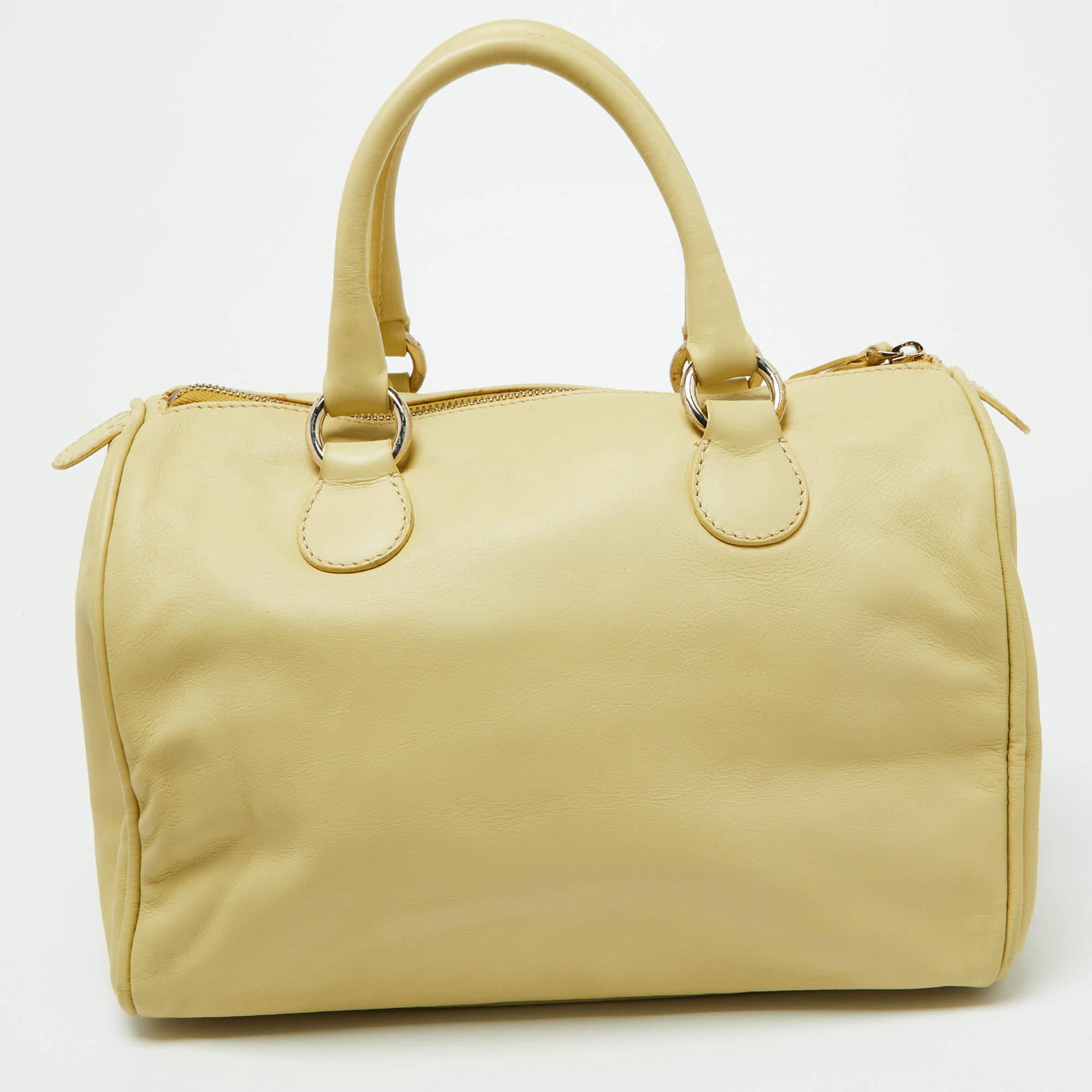 Valentino Yellow Leather Zip Boston Bag In Good Condition In Dubai, Al Qouz 2