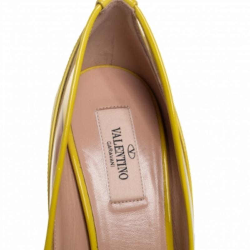 Women's Valentino Yellow Patent Leather And PVC Bow Pointed Toe Pumps Size 39 For Sale
