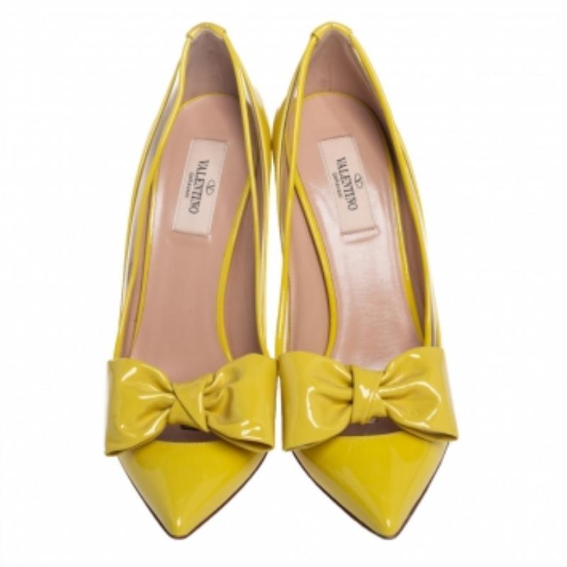 Valentino Yellow Patent Leather And PVC Bow Pointed Toe Pumps Size 39 For Sale 1
