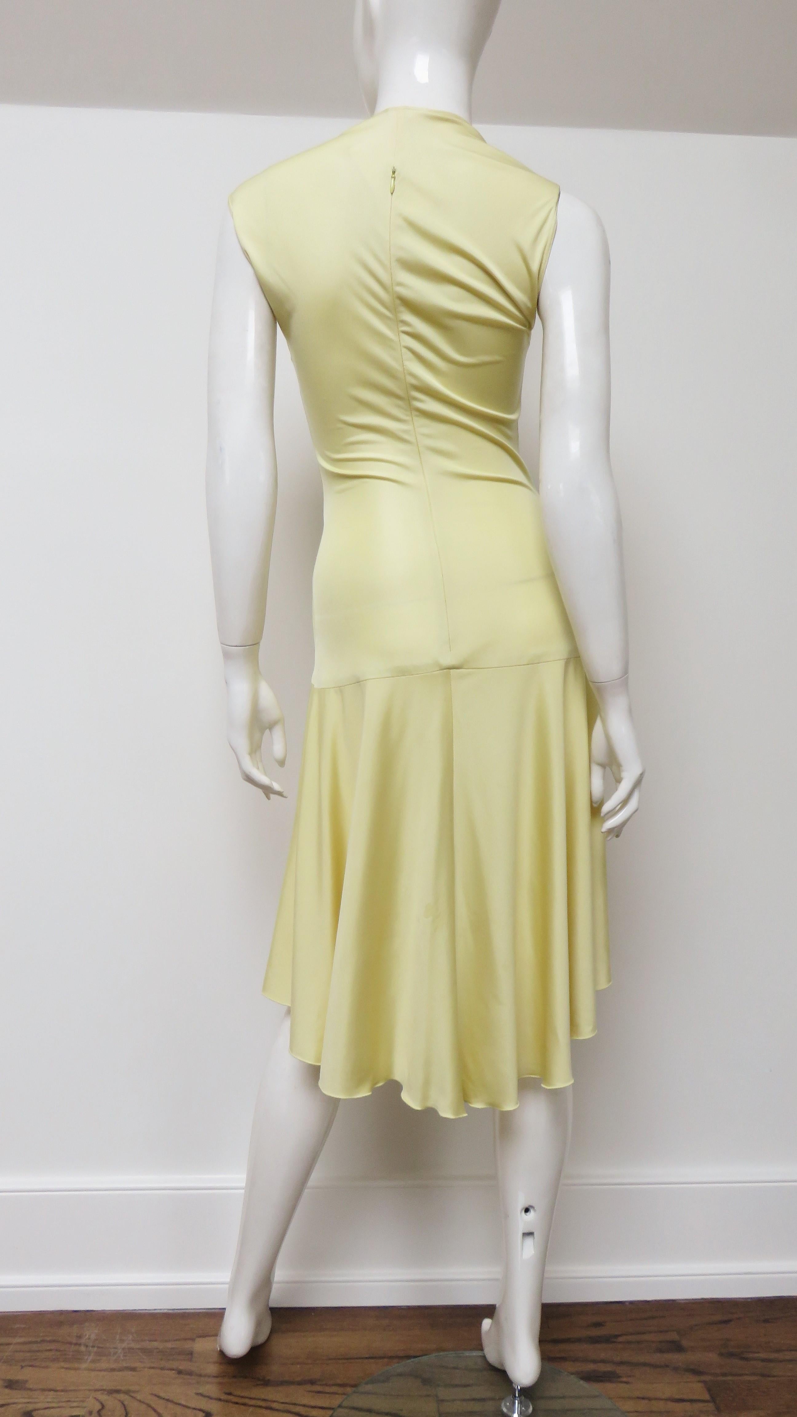 Robe en soie jaune Valentino  en vente 9