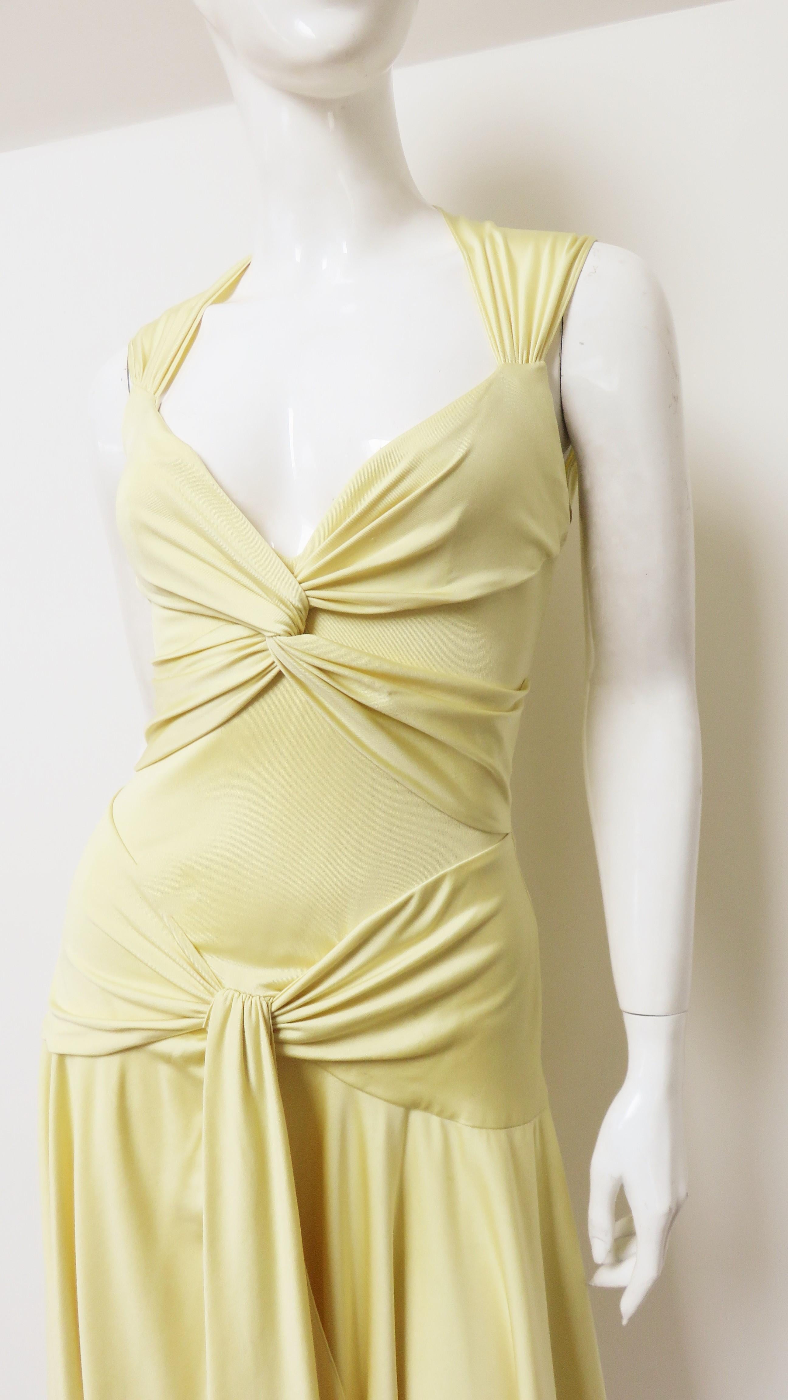 Robe en soie jaune Valentino  Bon état - En vente à Water Mill, NY