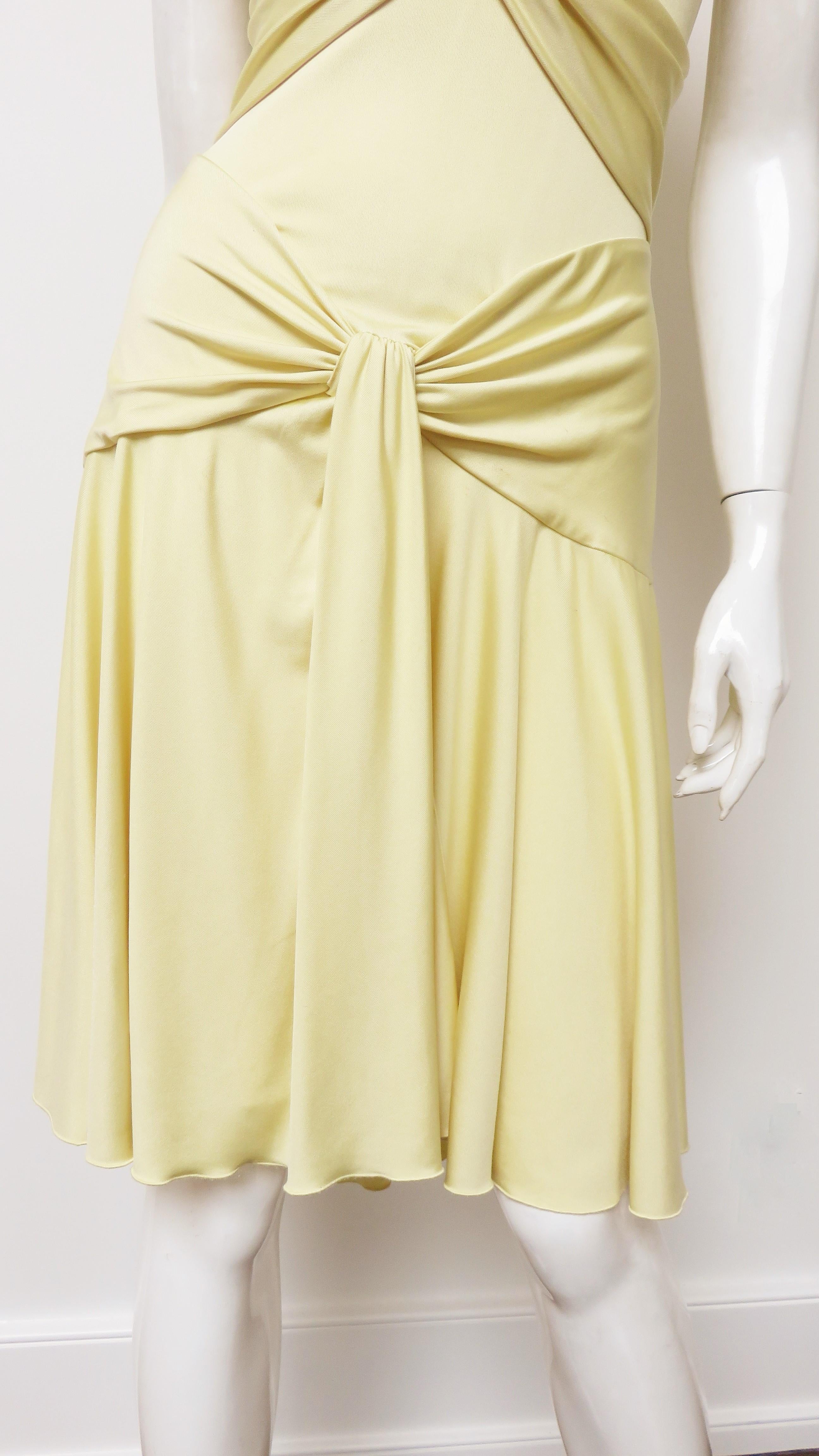 Robe en soie jaune Valentino  en vente 3