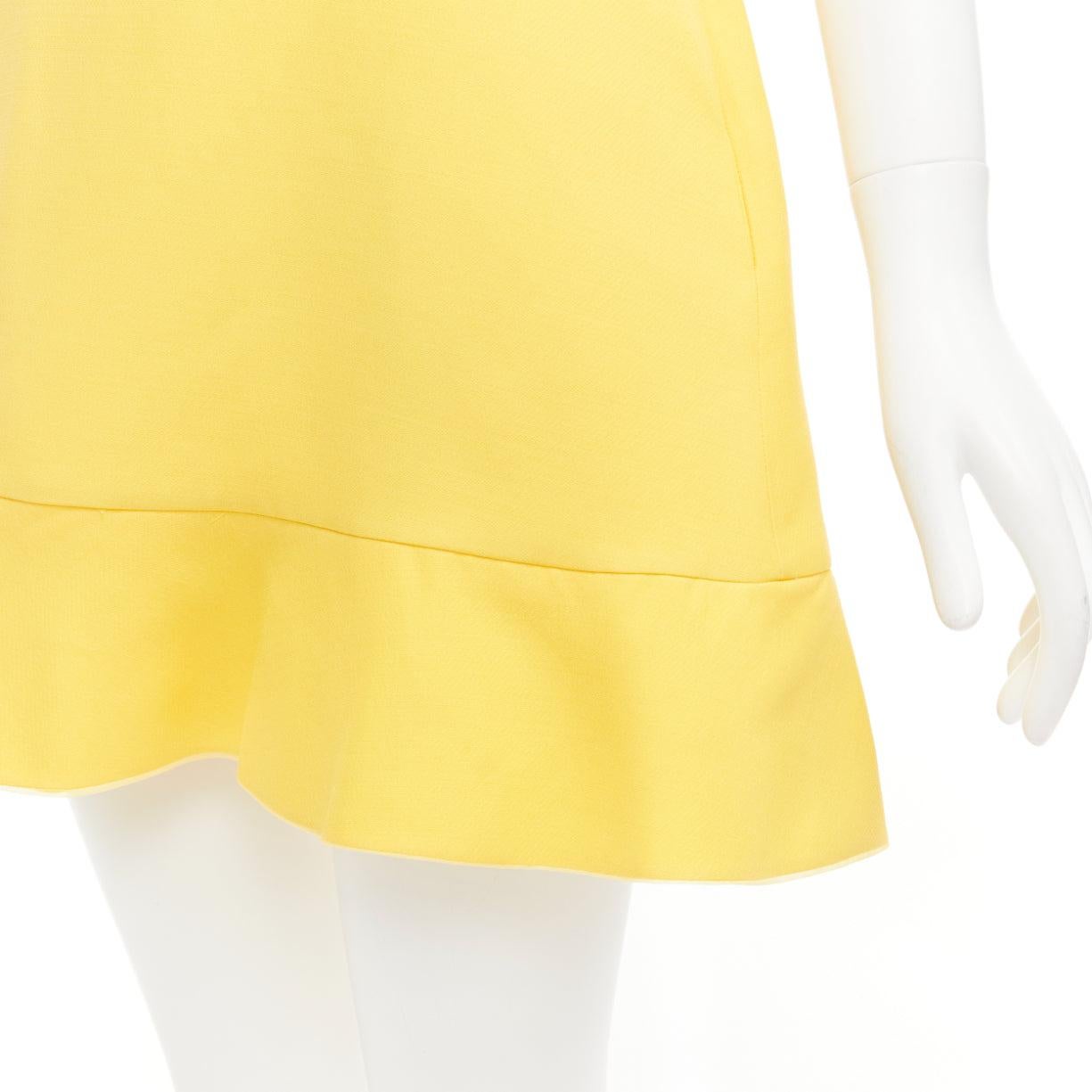Valentino - Robe évasée à manches courtes en laine et soie jaune IT42 M
Référence : LACG/A00400
Marque : Valentino
Designer : Pier Paolo Piccioli
MATERIAL : Laine, soie
Couleur : Jaune
Motif : Solide
Fermeture : Zip
Doublure : Soie jaune
Détails