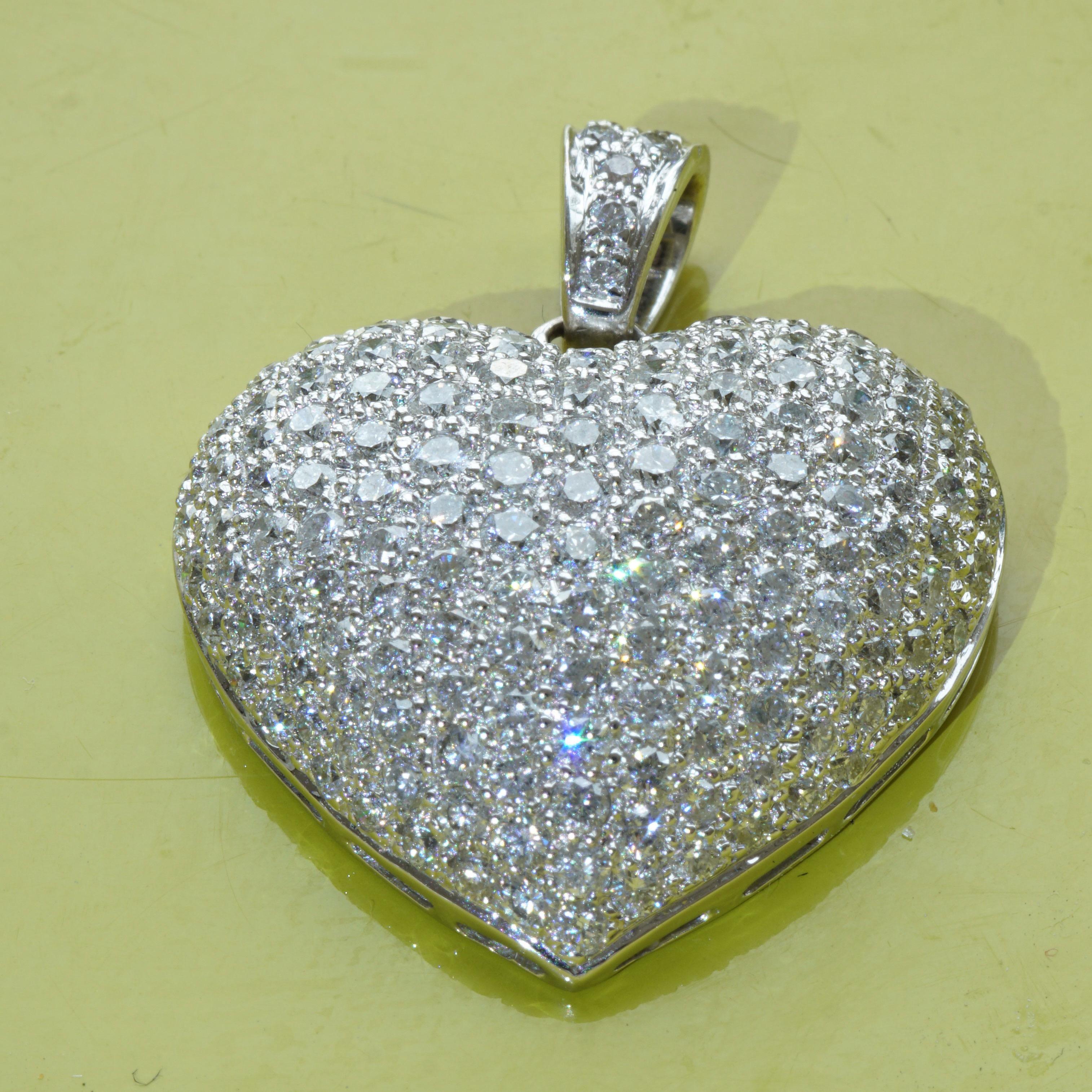 Moderno Ciondolo Cuore di Valentin Amore per Sempre 5 ct Brillianti con incastonatura solida SI 13 gr. in vendita