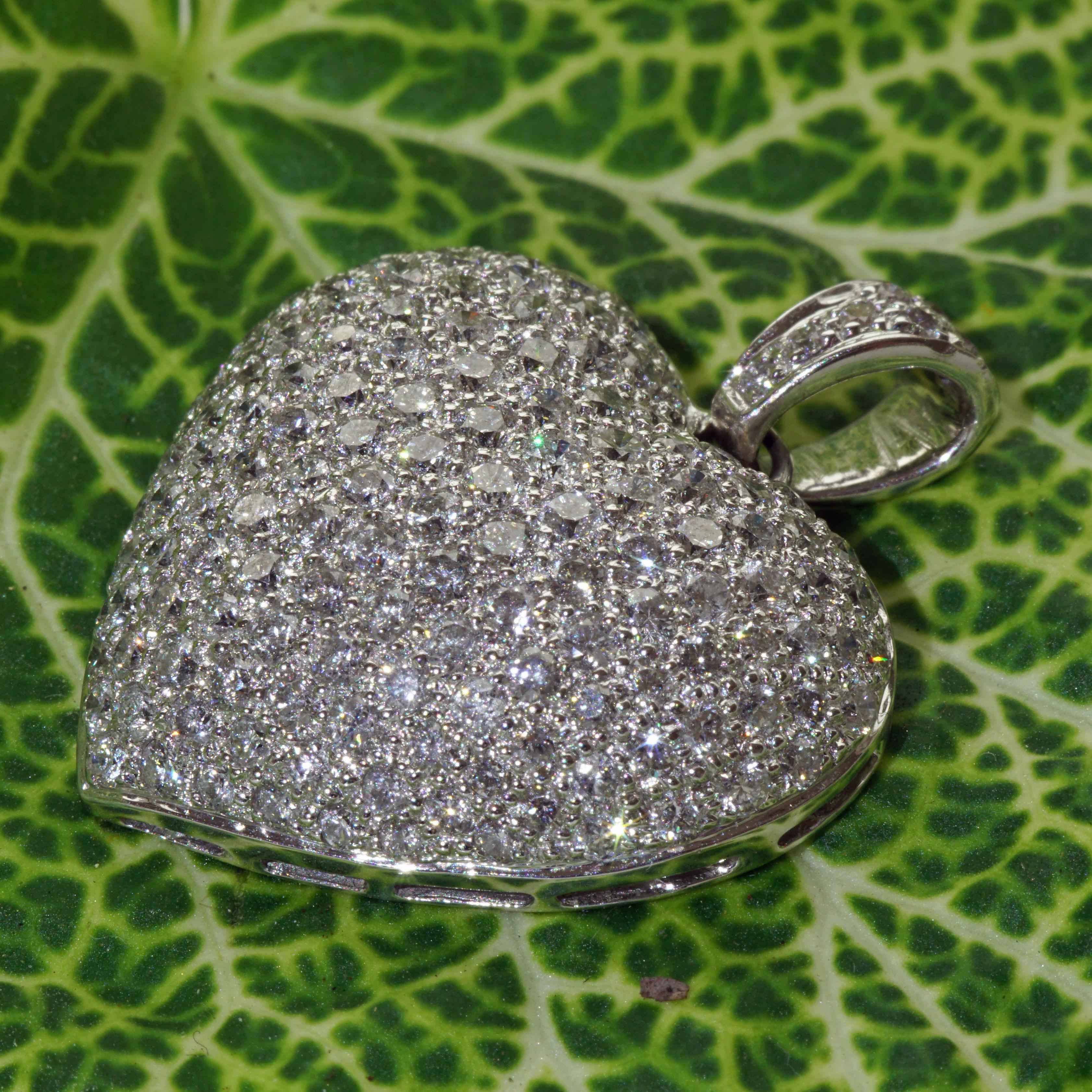 Ciondolo Cuore di Valentin Amore per Sempre 5 ct Brillianti con incastonatura solida SI 13 gr. in vendita 2