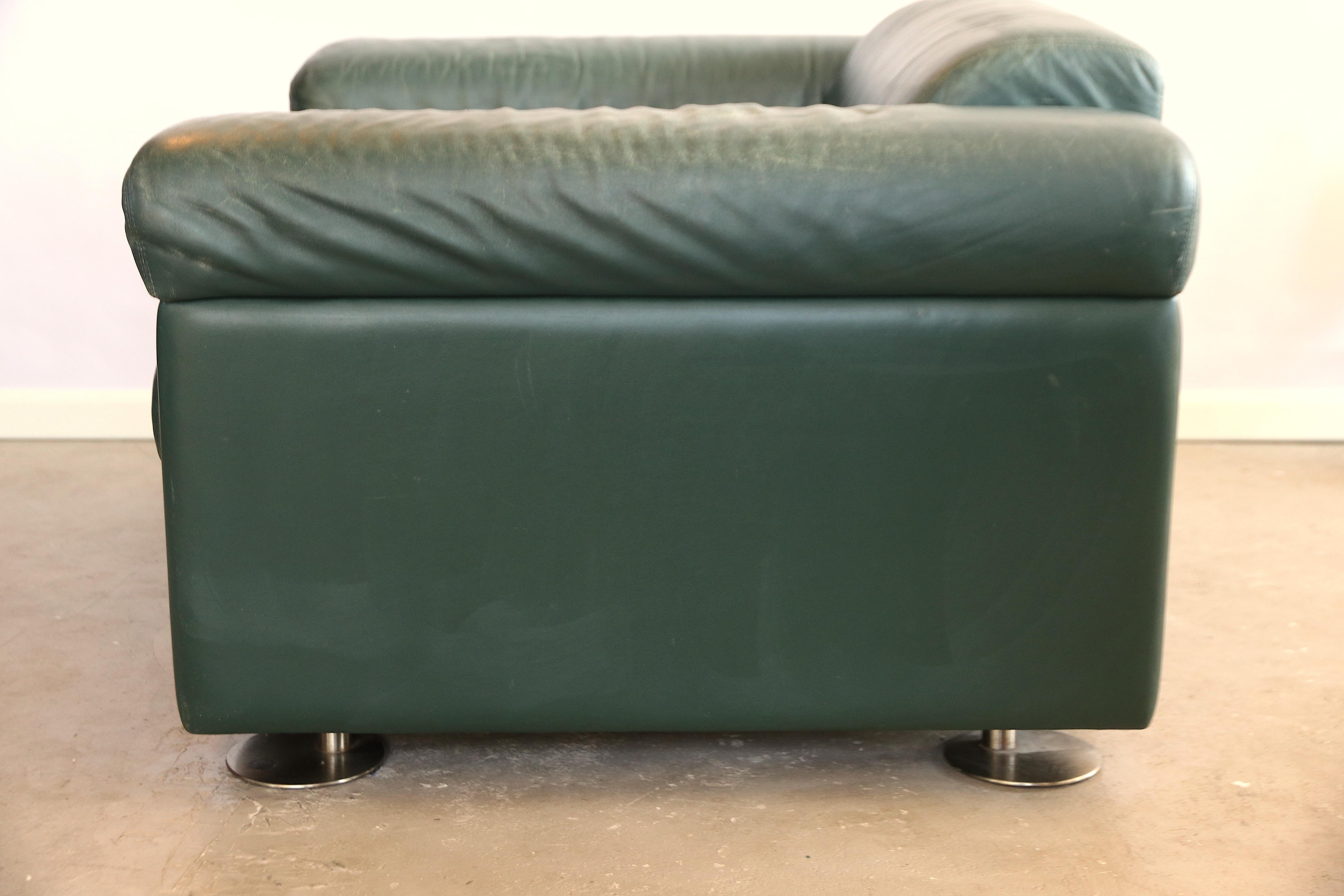 Italian Valeria Borsani for Tecno Milano Large Lounge Chair Model D120 in Green Leather For Sale