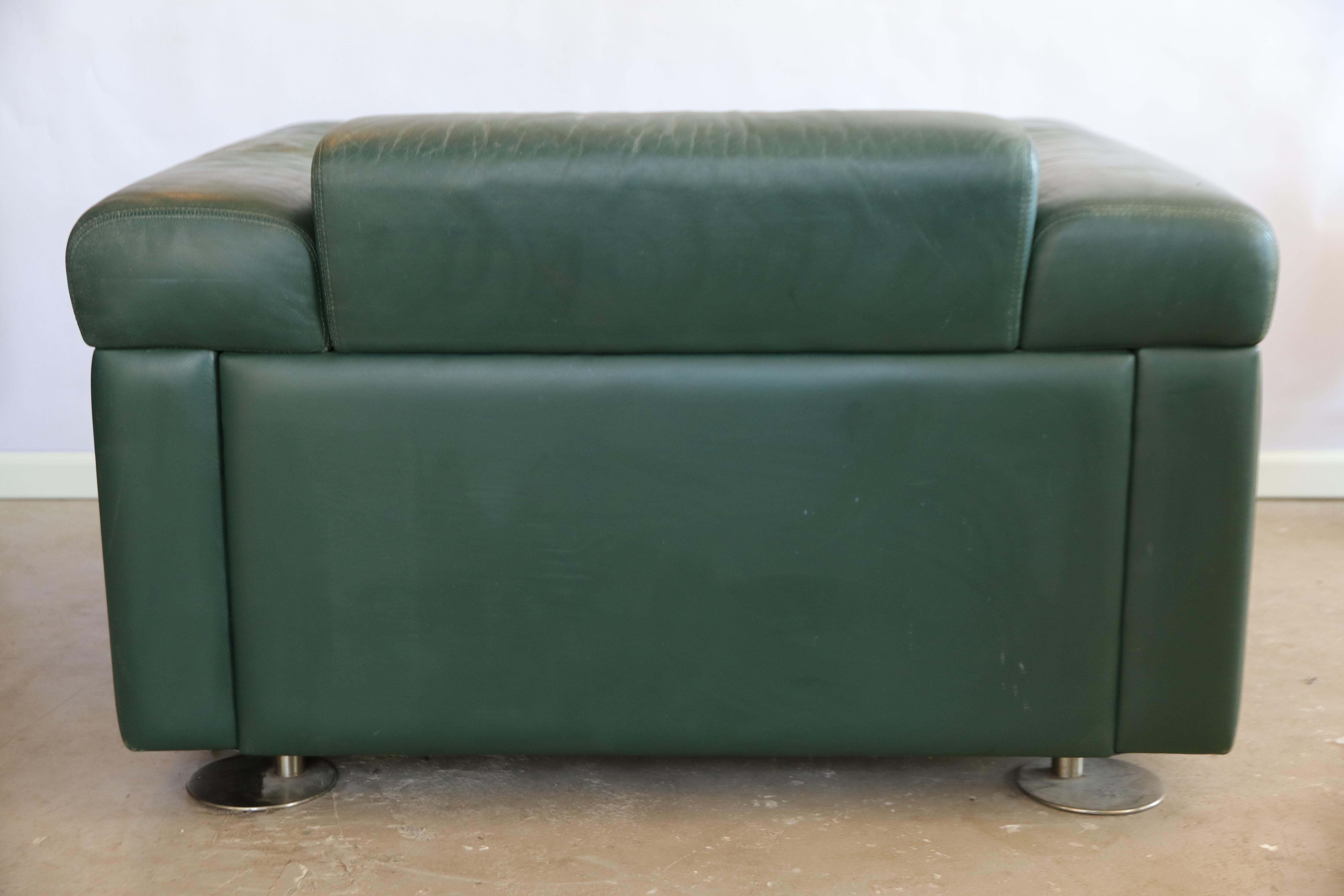 Dyed Valeria Borsani for Tecno Milano Large Lounge Chair Model D120 in Green Leather For Sale