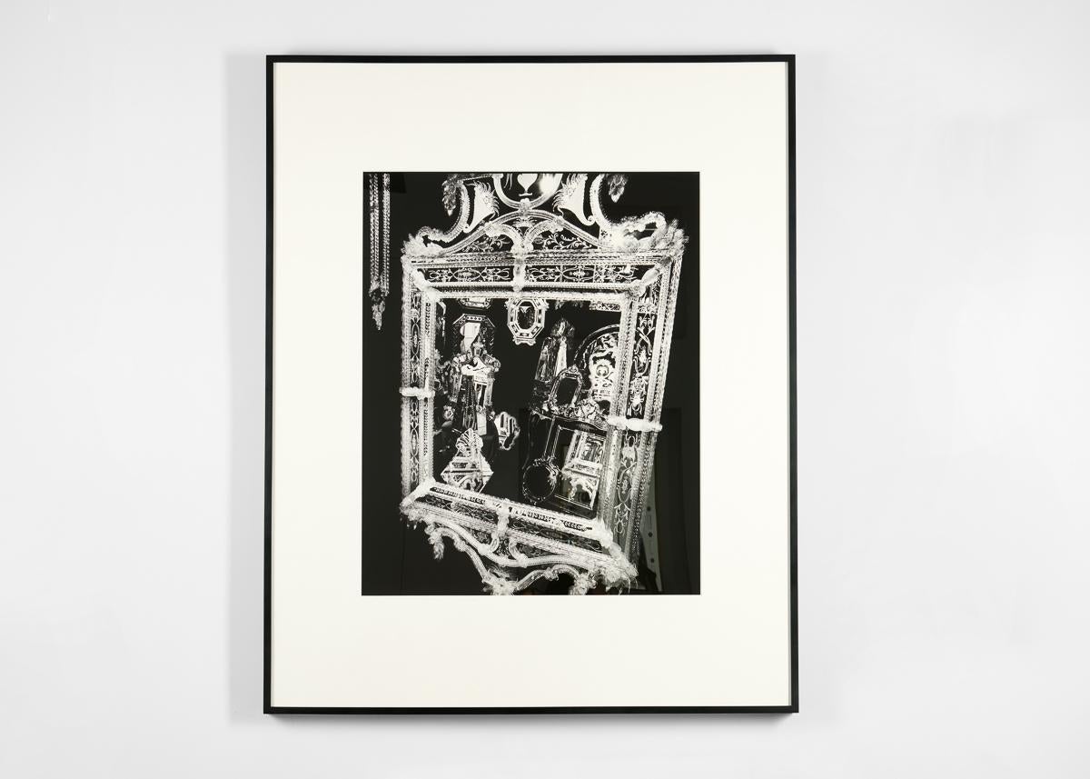 Valery Belin, Miroirs vénitiens, photographie encadrée en noir et blanc, France, 2001 Bon état - En vente à New York, NY
