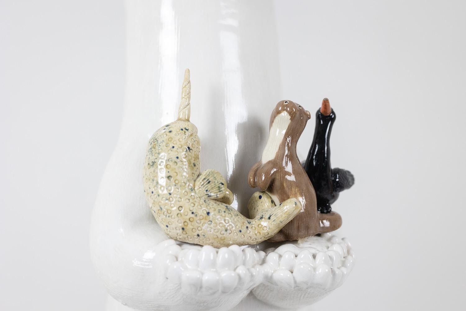 Valérie Courtet. Bear presenting 3 animals. Contemporary. In Excellent Condition For Sale In Saint-Ouen, FR