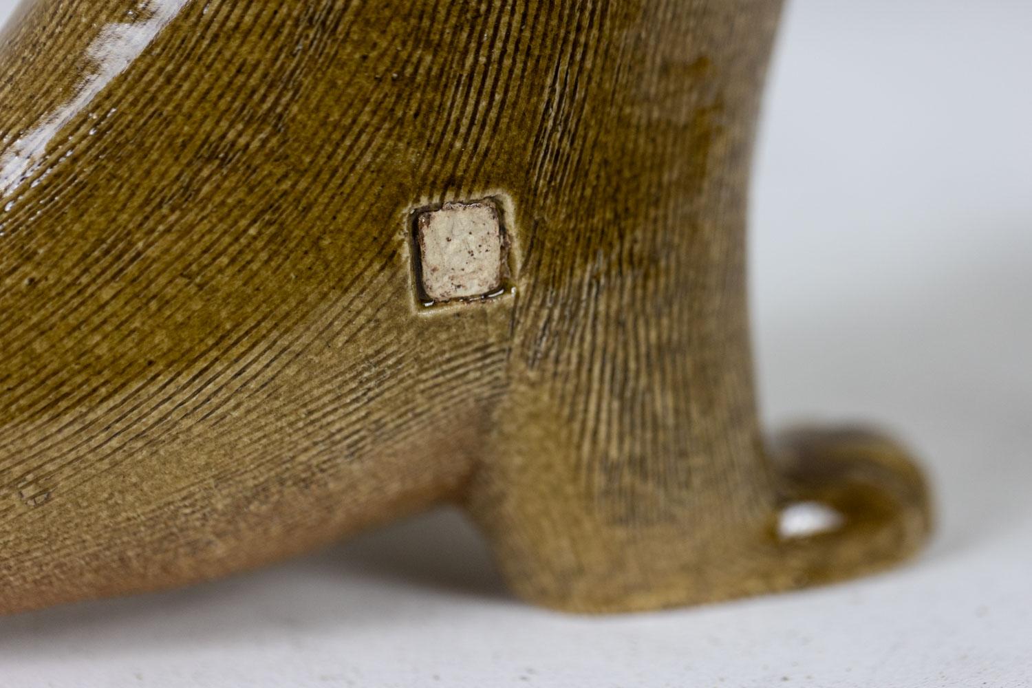 Français Valérie Courtet, Otter in chamotte and glazed stoneware. Contemporary work en vente