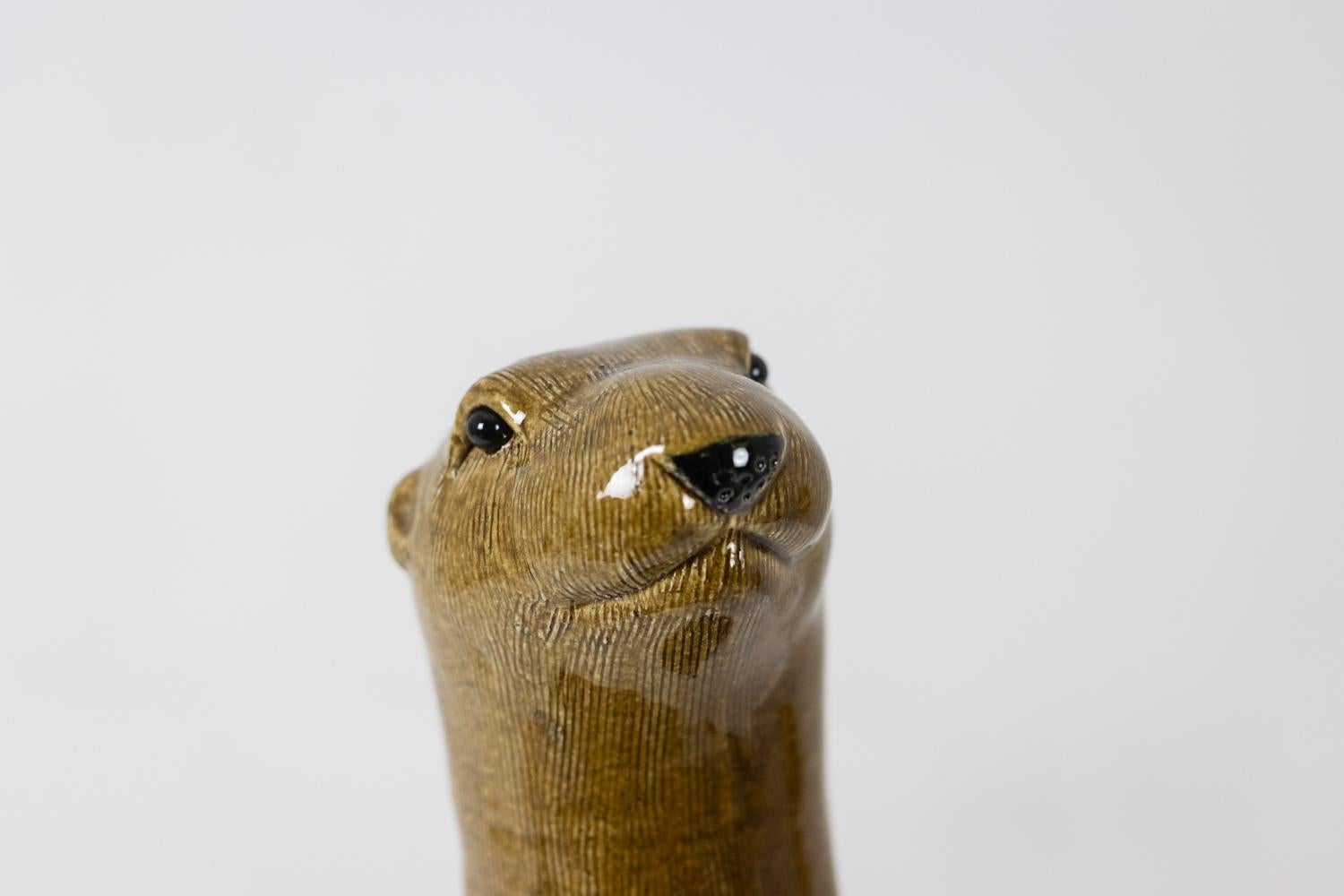 Valérie Courtet, Otter aus Schamotte und glasiertem Steingut. Zeitgenössische Arbeit (Glasiert) im Angebot
