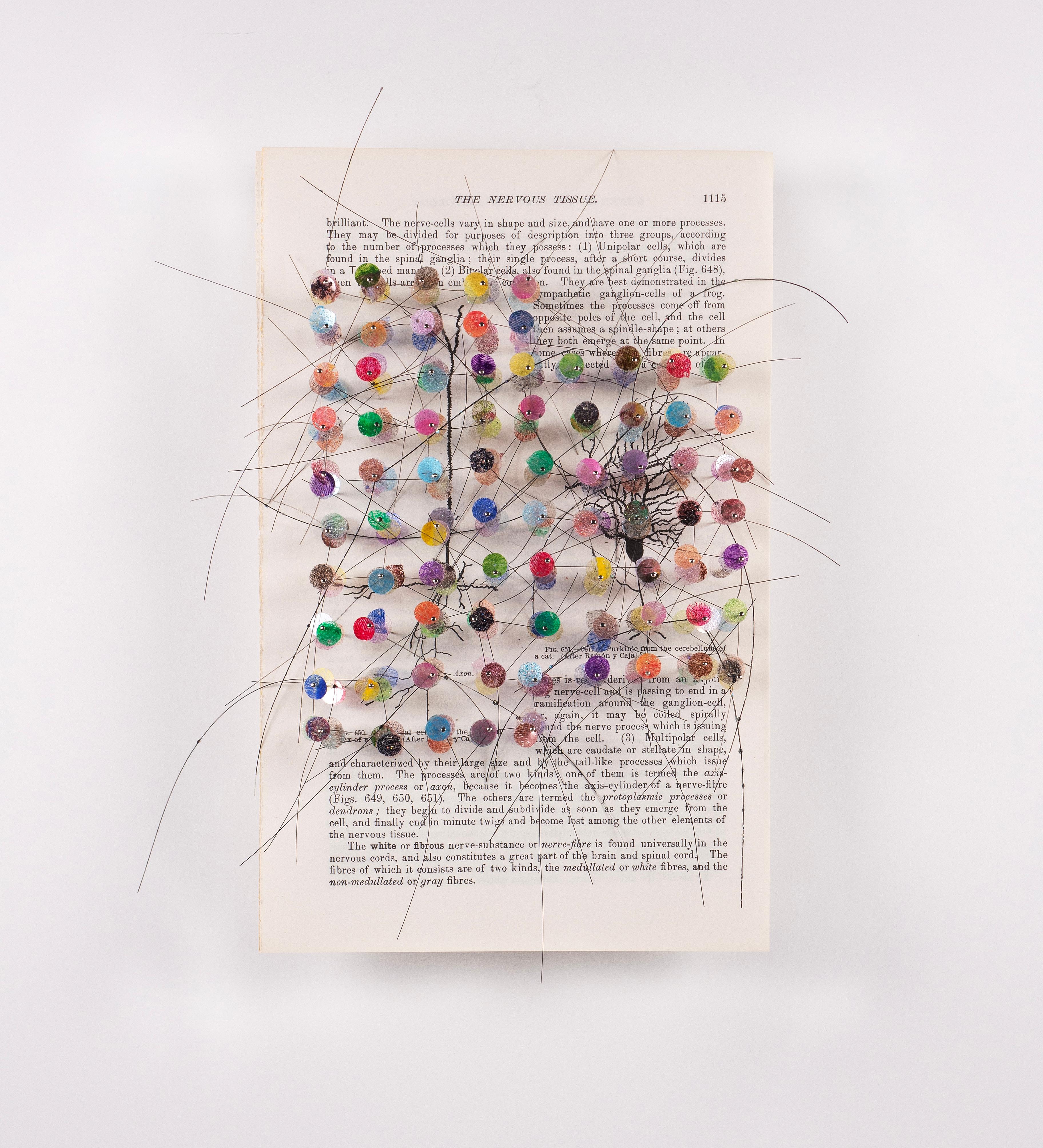 Lavoro 3D su pagine di libri trovati: Tessuto nervoso 1 - Mixed Media Art di Valerie Huhn
