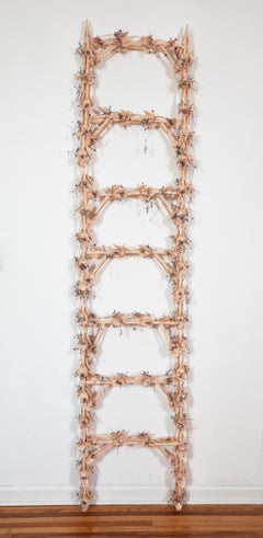 Scultura a scala di grandi dimensioni: 'Scala a spillo con impronte digitali (Great Escape 2)'.