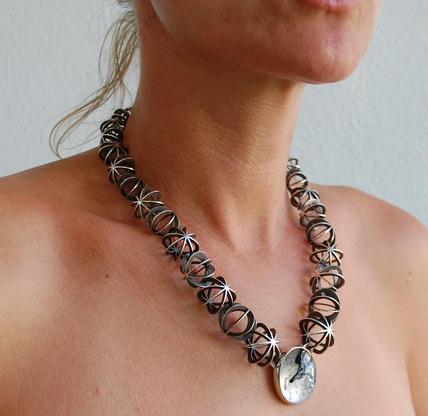Valerie Jo Coulson Collana in argento con concatenazione di stelle in vendita 2