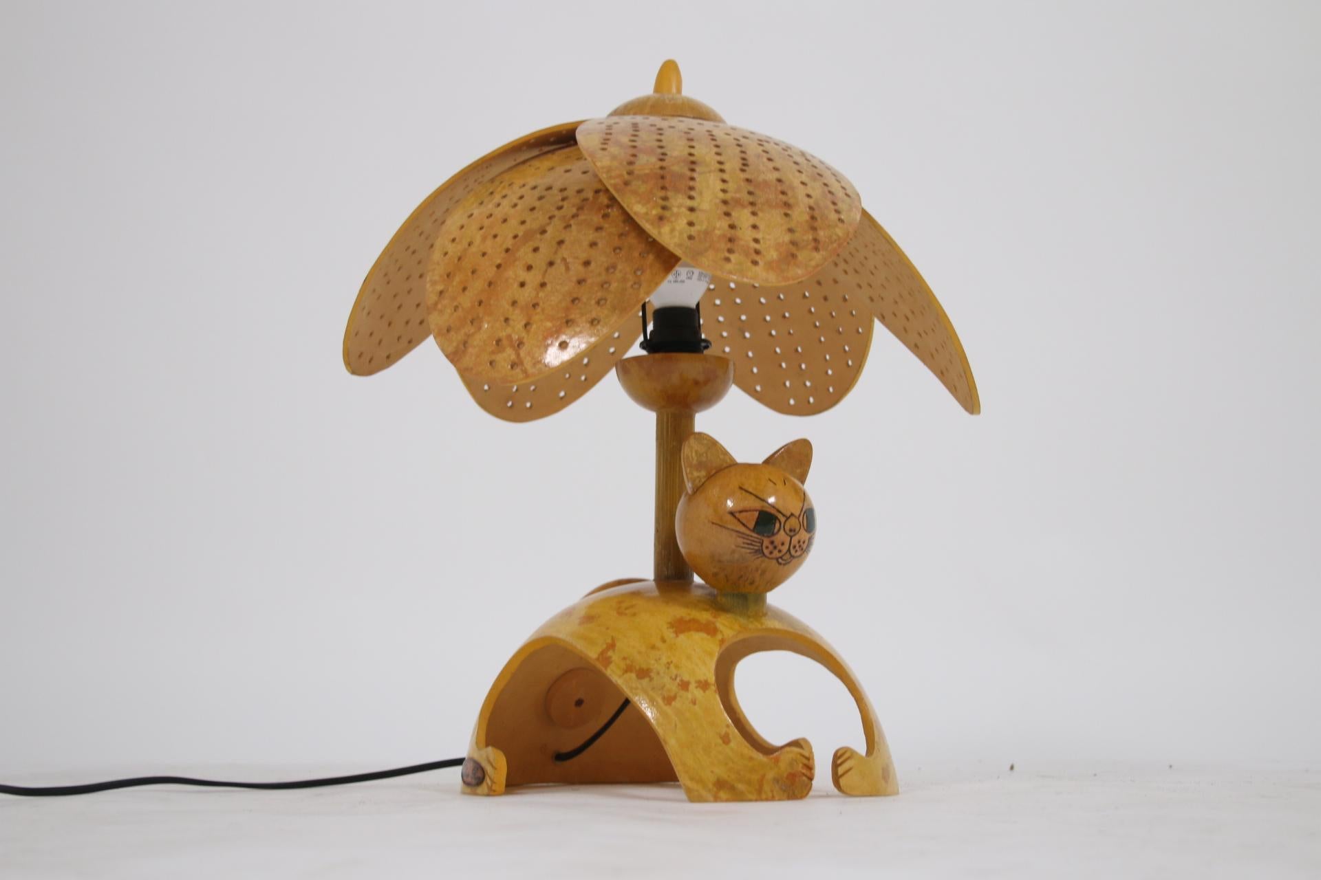 Playful and sweet, cat with palm tree table lamp.

An interesting fact is that the material is made from dried WATERMELON husks.

An eco-friendly product designed and made by the French designer Valerie Ray.

The kitten has the mark of the