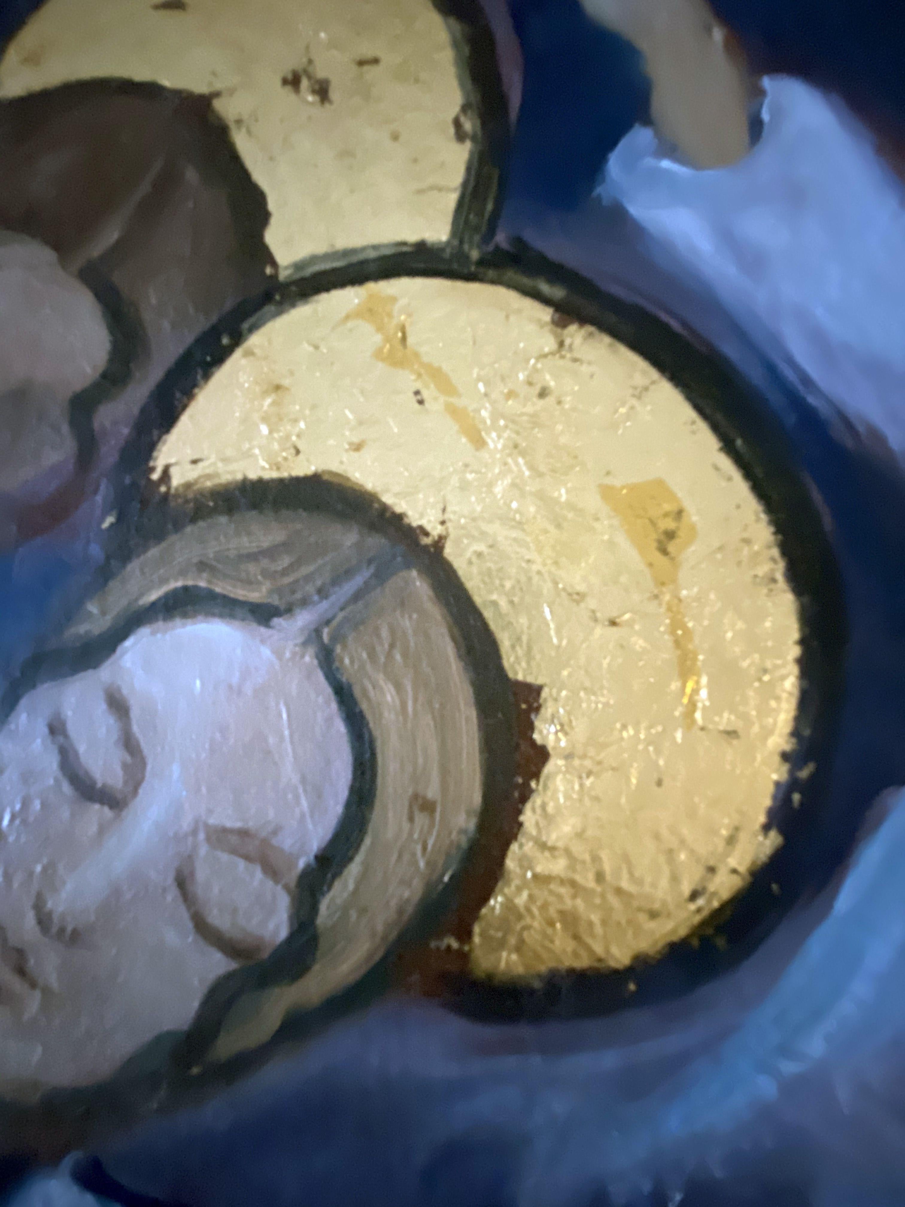 30x30x1,5 olio e foglia d'oro su tela testurizzata,  Hanno aureole in foglia d'oro e ali fluenti che fluttuano tra le nuvole. Gli aloni hanno una bella luminosità con lo sfondo grigio blu. È bello avere dei Santi e degli Angeli in giro per casa. 