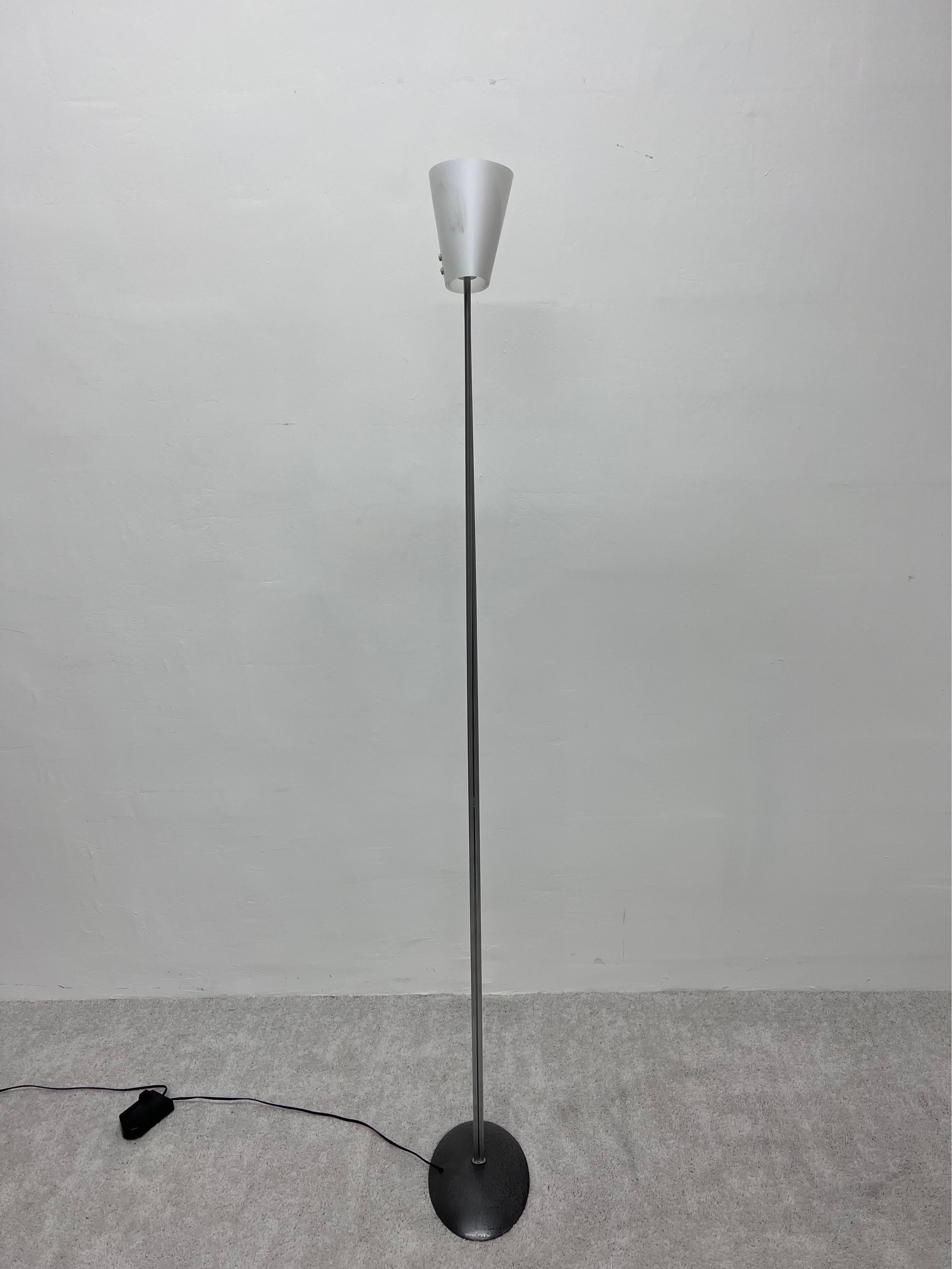 Vitt Terra dimmable floor lamp with gray steel base and stem connecting a white Murano glass shade by Valerio Bottin for Foscarini.