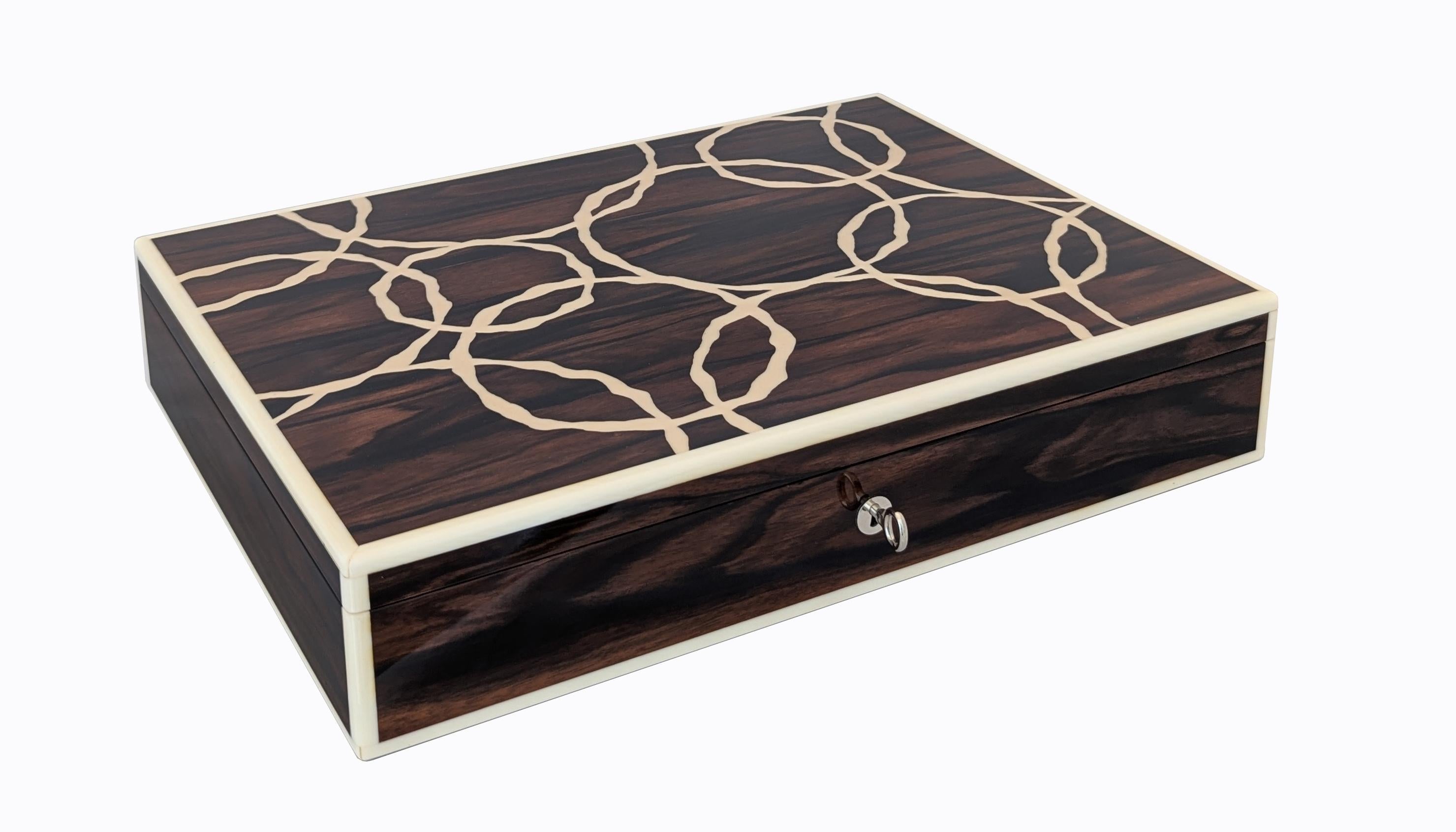 Valet Box Macassar Ebony foderato in pelle 21° secolo  da Boucher & Co Australia in vendita 5