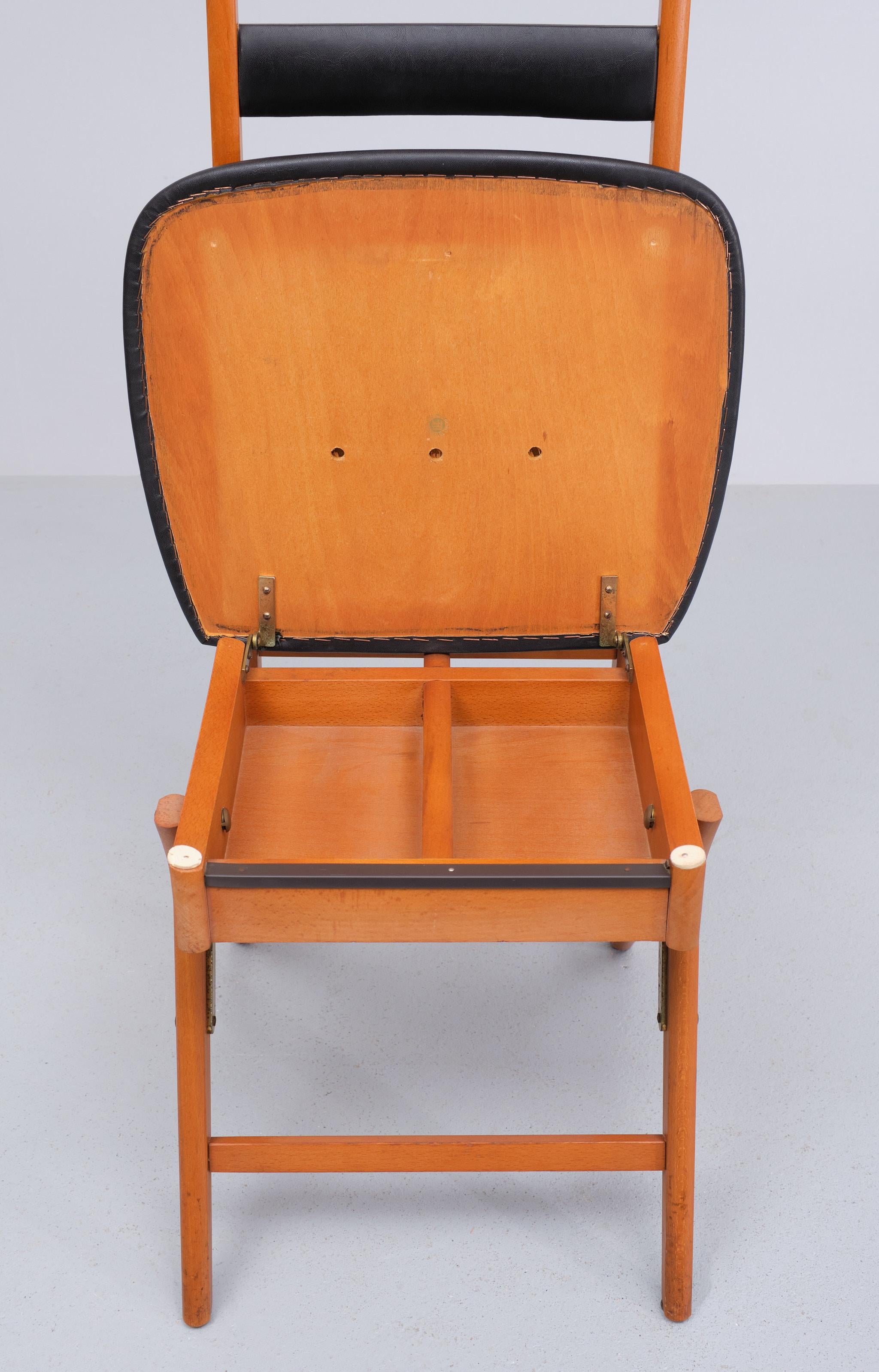 Beech Valet chair dressboy Fratelli Reguitti Italy 1960’s Ico Parisi coat stand Italy  For Sale