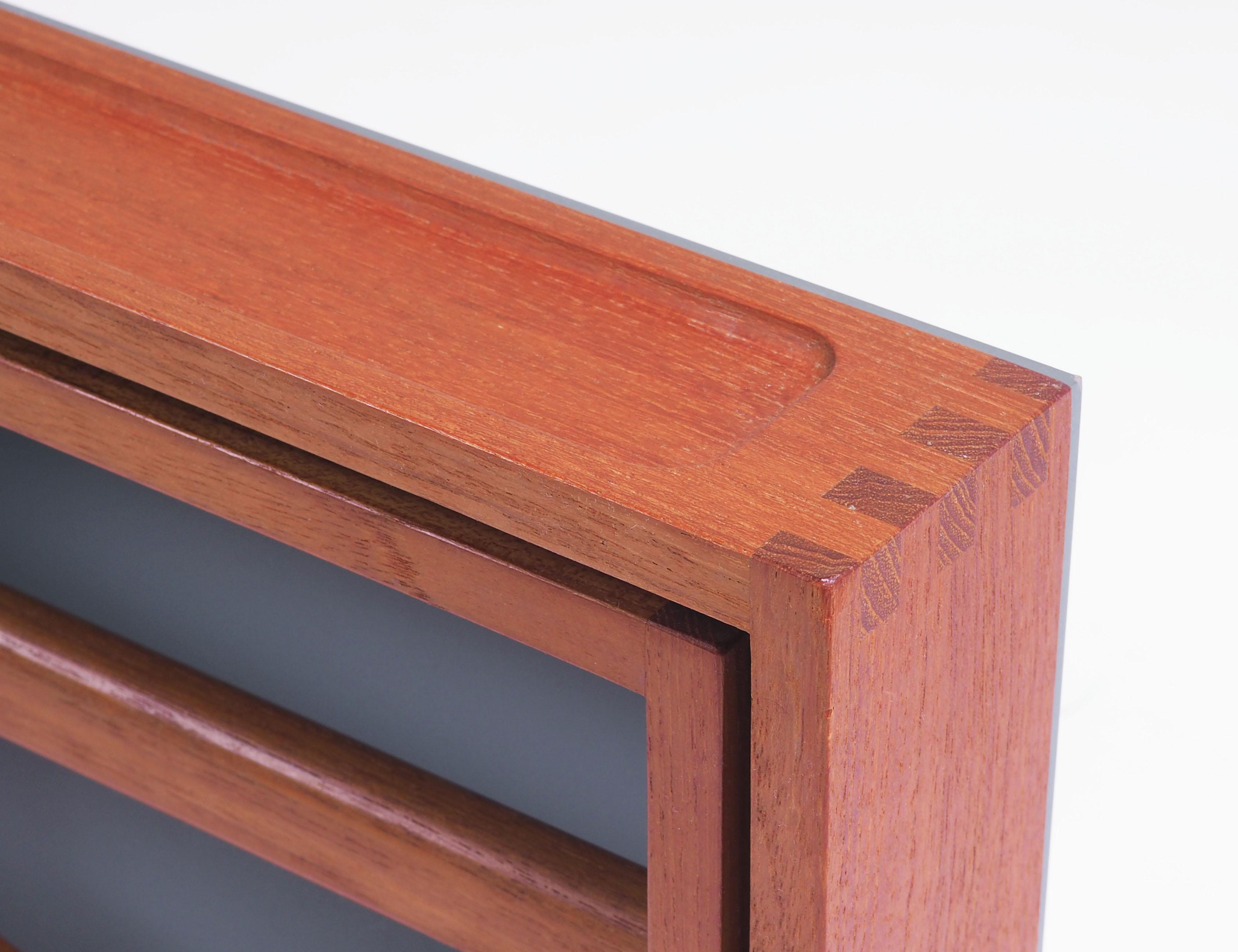 Mid-20th Century Valet in Teak and Leather by Adam Hoff and Poul Østergaard, Denmark For Sale