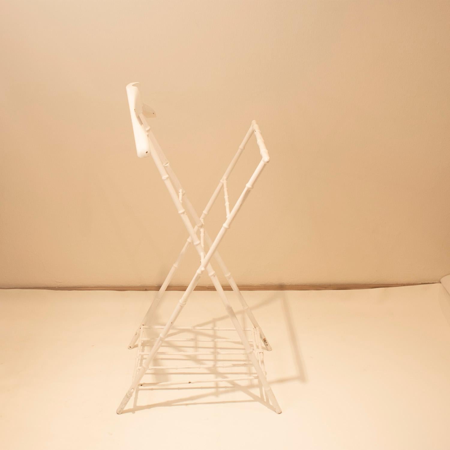 Un valletto nello stile di Jacques Adnet. In  metallo bianco. Spagna 1970 In condizioni buone in vendita a Barcelona, Cataluna
