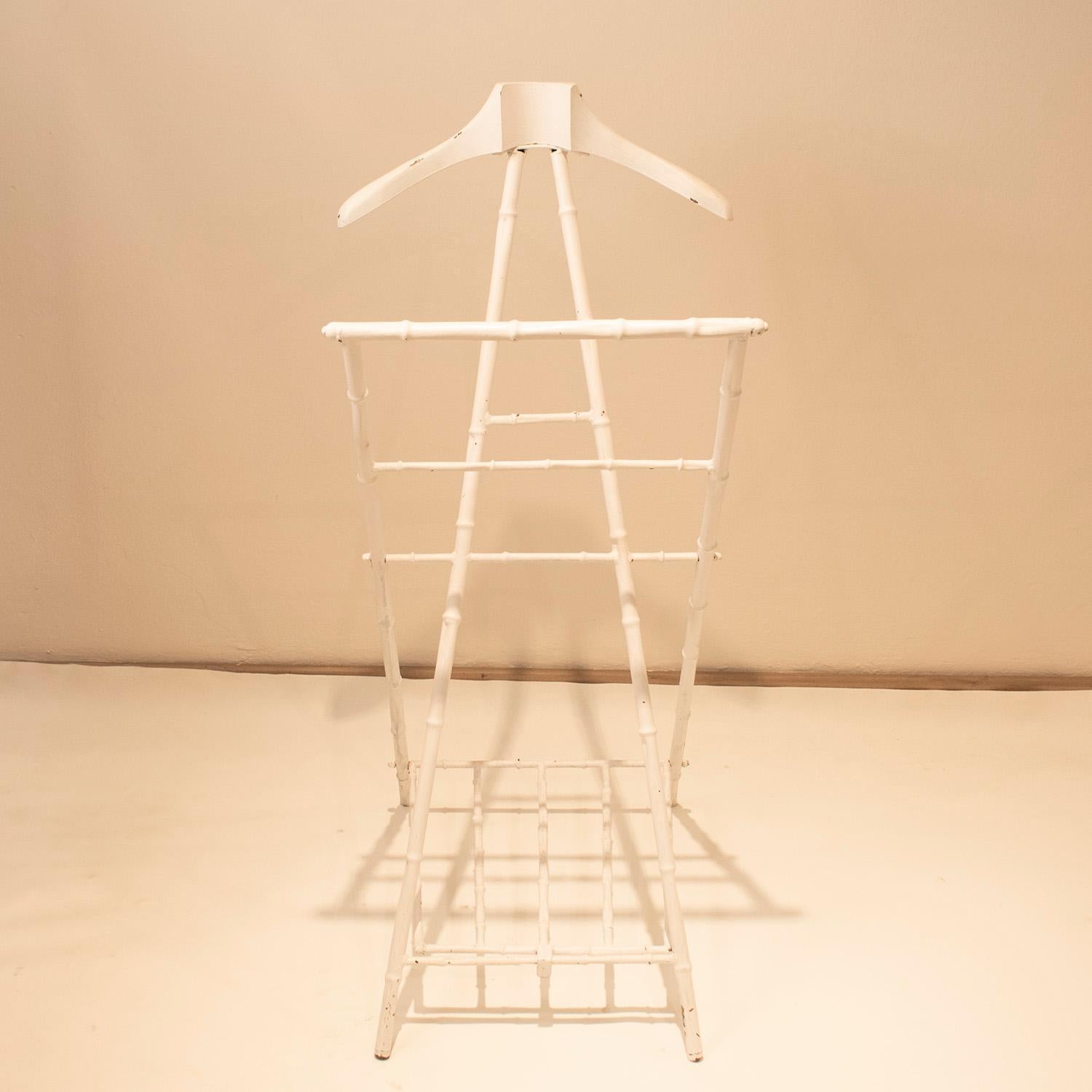 Metallo Un valletto nello stile di Jacques Adnet. In  metallo bianco. Spagna 1970 in vendita