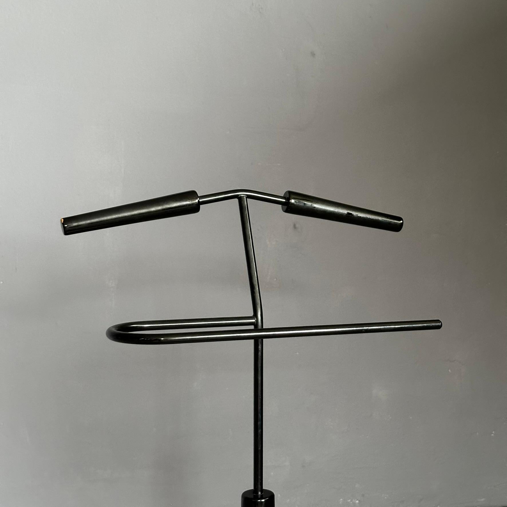 Metal Valet stand, 1980s, Italian manufacture, in black wood and cream metal base For Sale