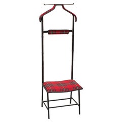 Valet con sedile in pelle nera Stitch by Stitch e tappezzeria Tartan, Jacques Adnet