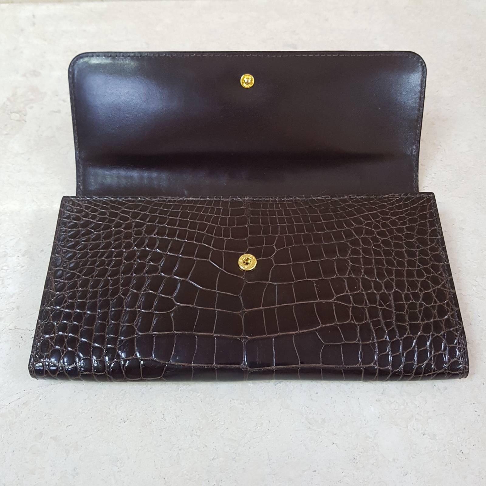 Valextra Brown Crocodile Wallet In New Condition In Krakow, PL
