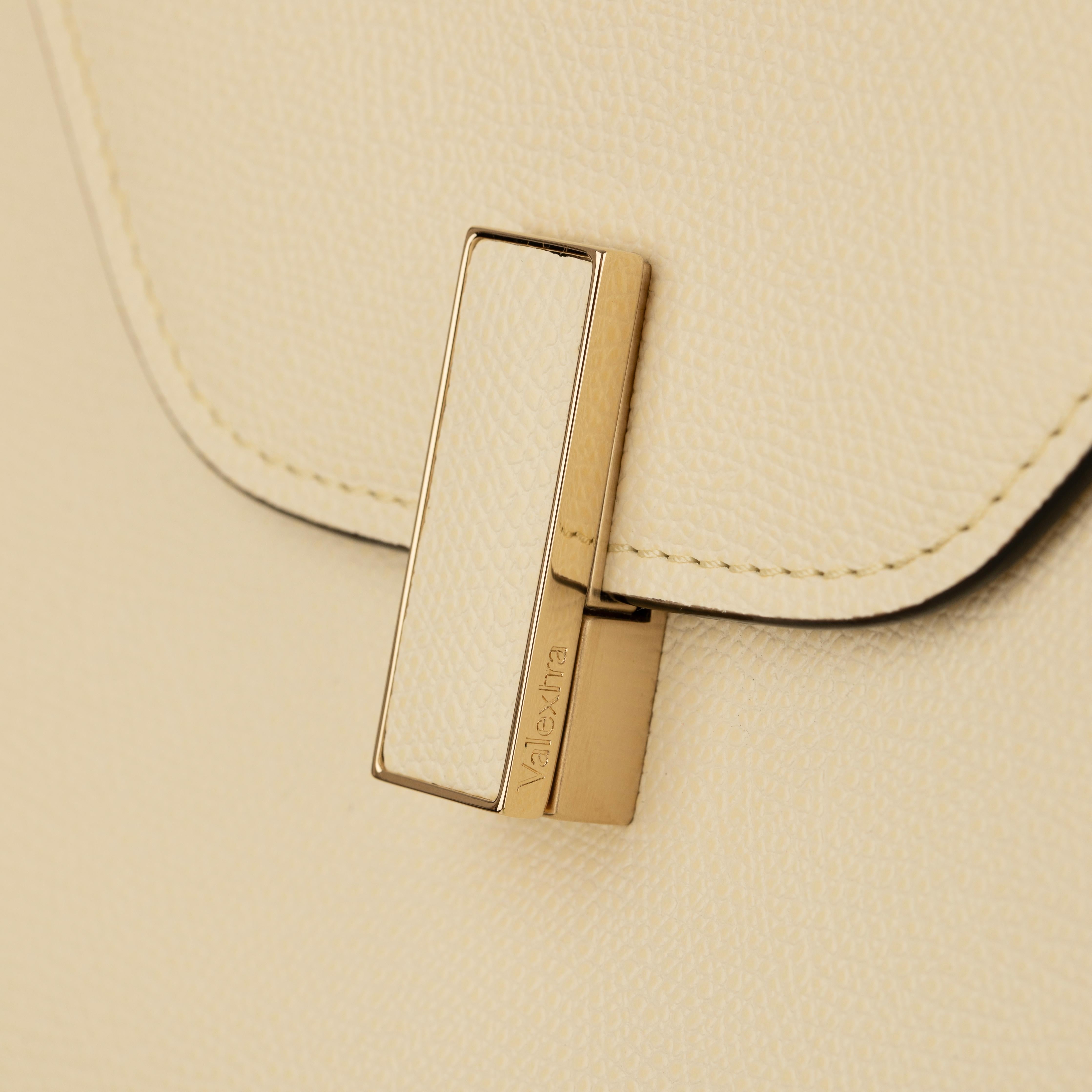 Valextra Iside - Sac à poignée moyenne en cuir blanc grainé Pergamena avec Gol en vente 8