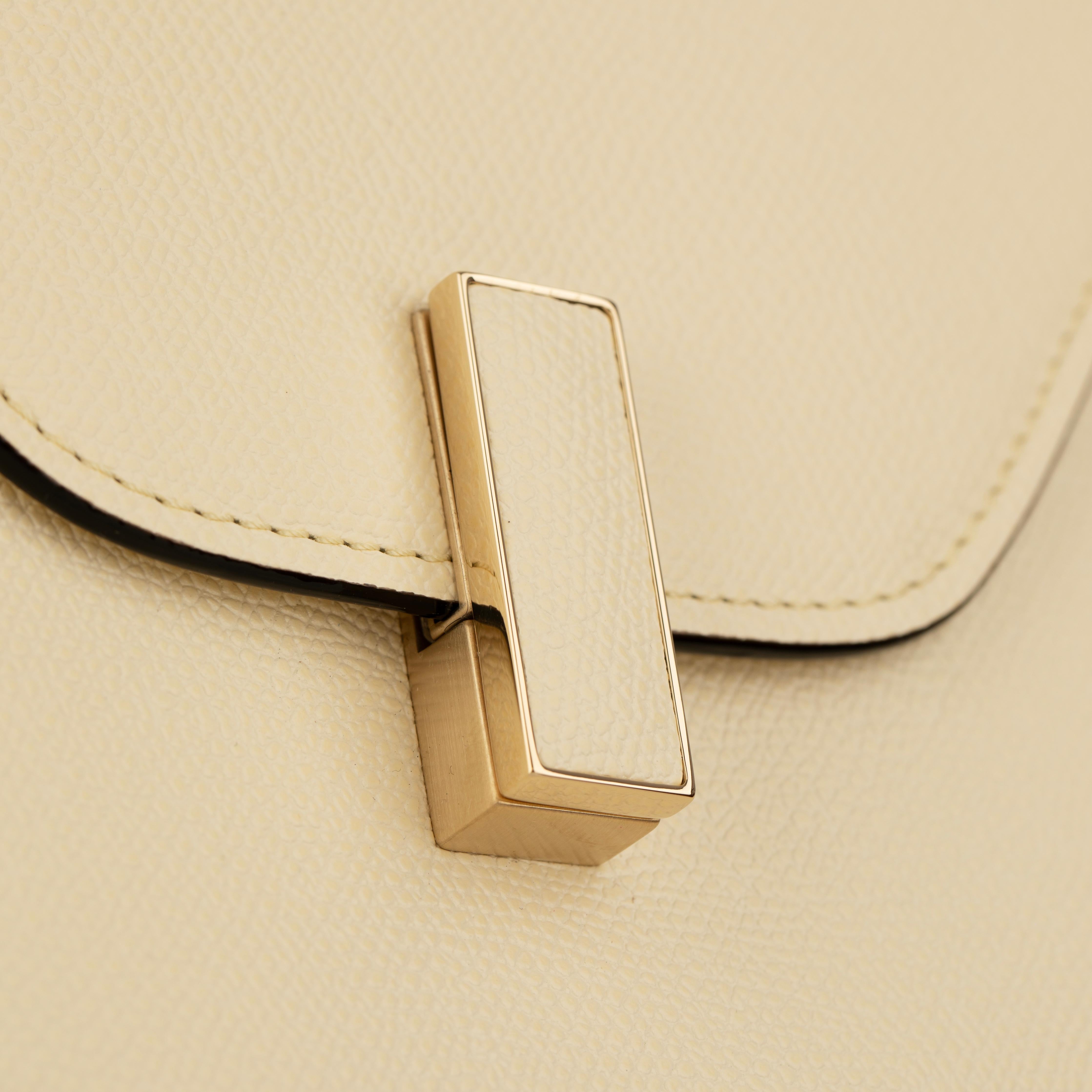 Valextra Iside - Sac à poignée moyenne en cuir blanc grainé Pergamena avec Gol en vente 3