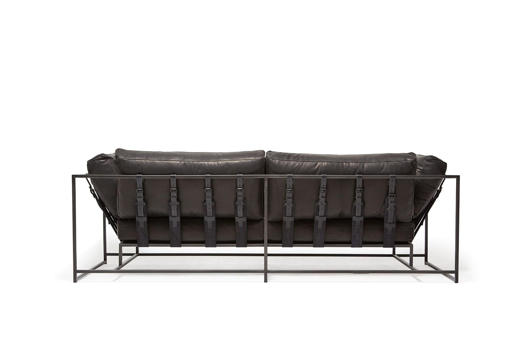 Valhalla Granit-Leder und geschwärzter Stahl Zweisitzer-Sofa (Moderne) im Angebot