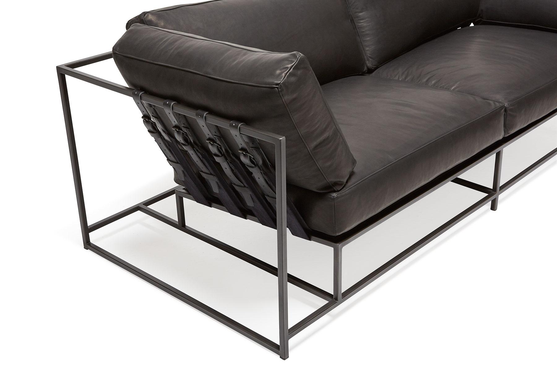 Valhalla Granit-Leder und geschwärzter Stahl Zweisitzer-Sofa im Zustand „Neu“ im Angebot in Los Angeles, CA