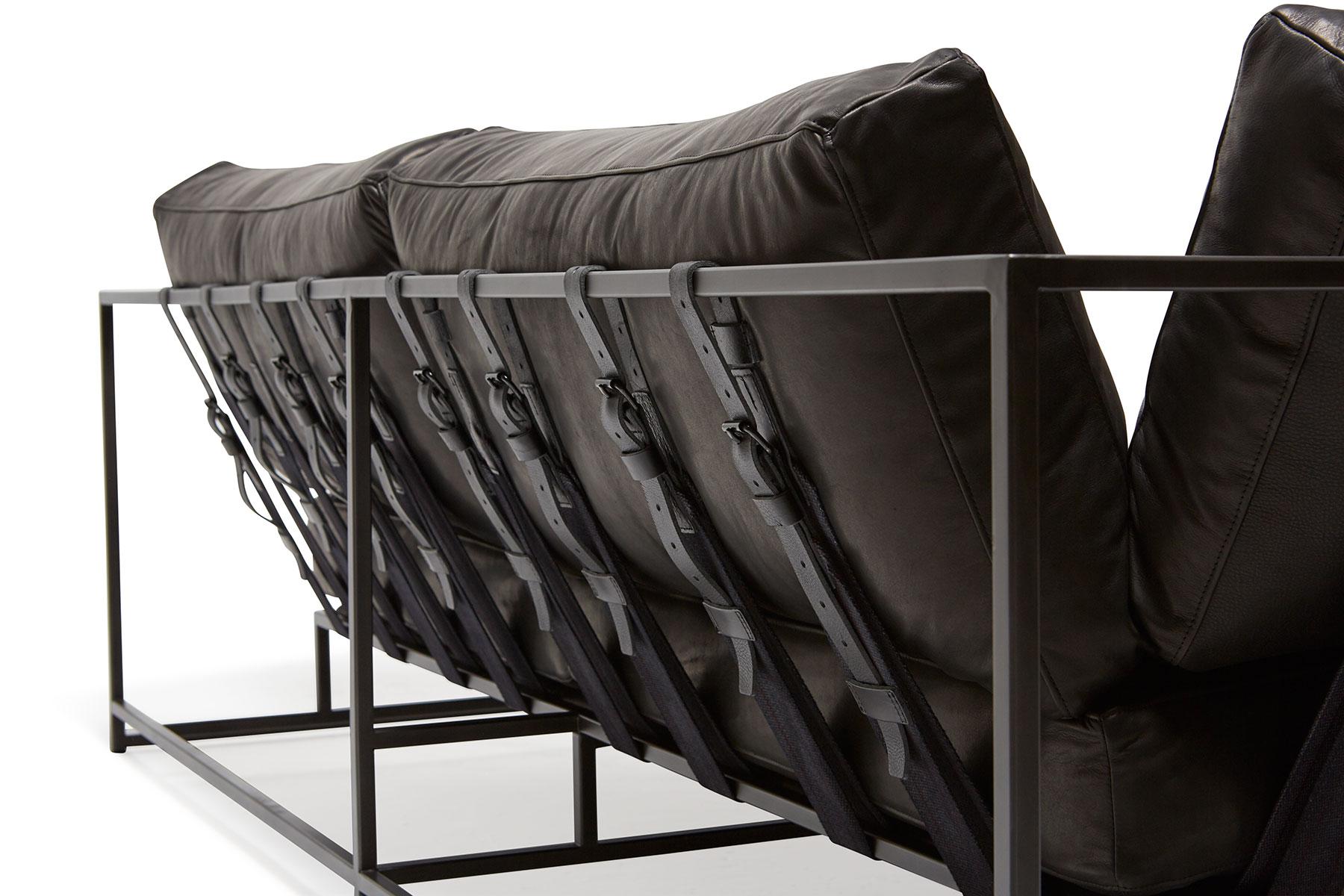 Valhalla Granit-Leder und geschwärzter Stahl Zweisitzer-Sofa im Angebot 1