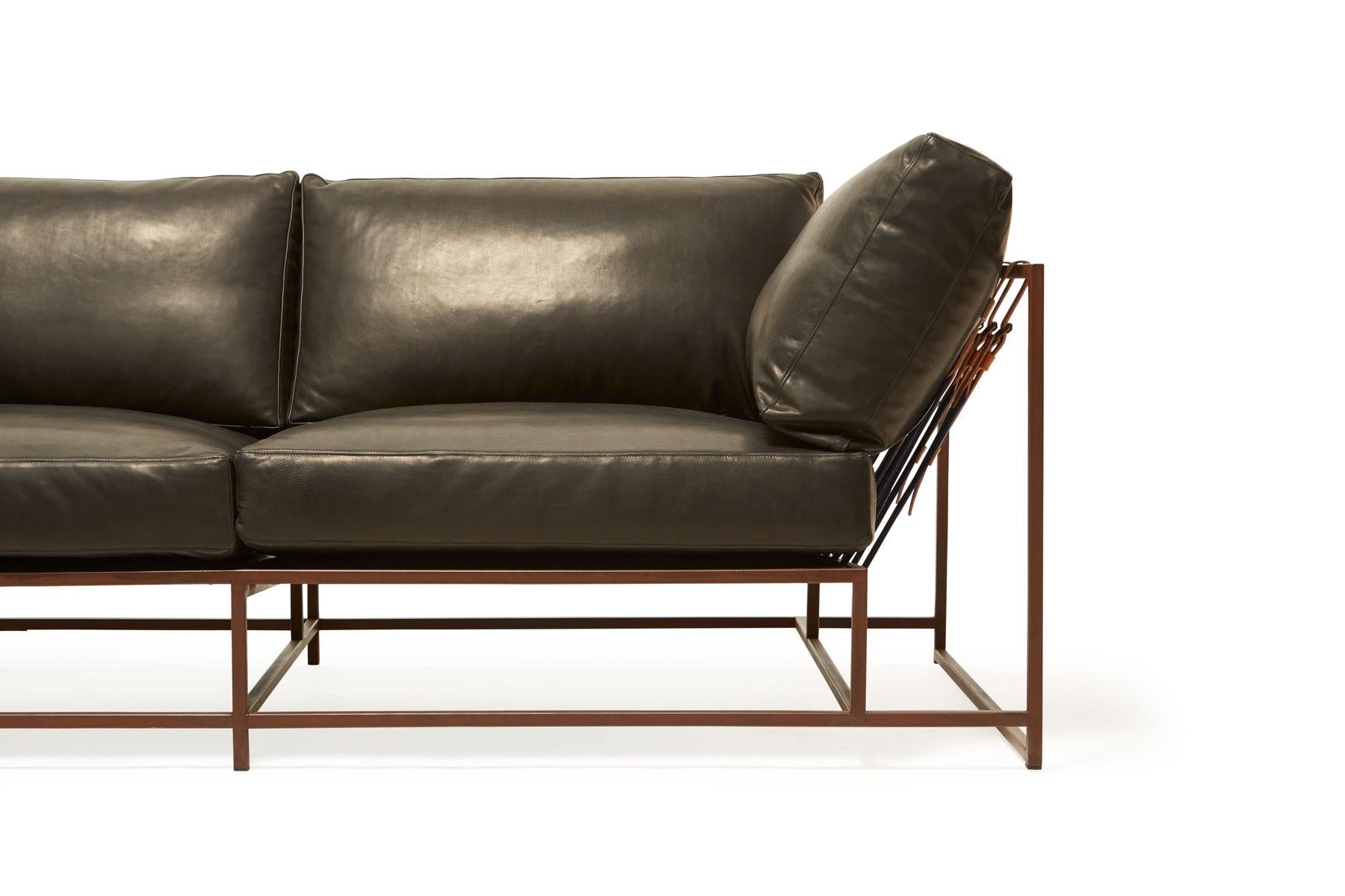 Valhalla Zweisitzer-Sofa aus Granitleder und marmoriertem Rost im Zustand „Neu“ im Angebot in Los Angeles, CA