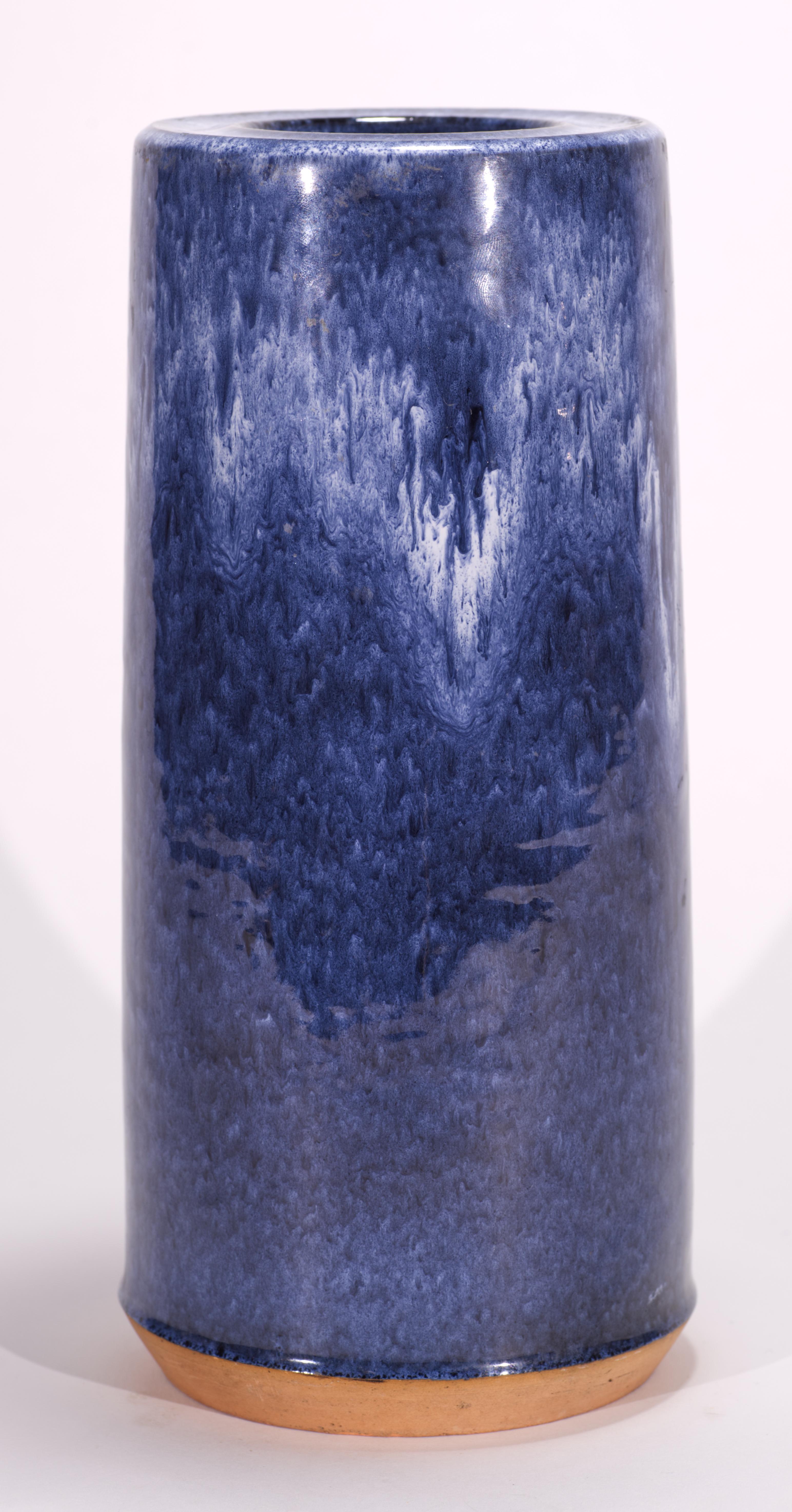 Scandinavo moderno Valholm Keramik Danimarca Vaso con smalto a goccia blu, The Modern Scandinavian Modern in vendita