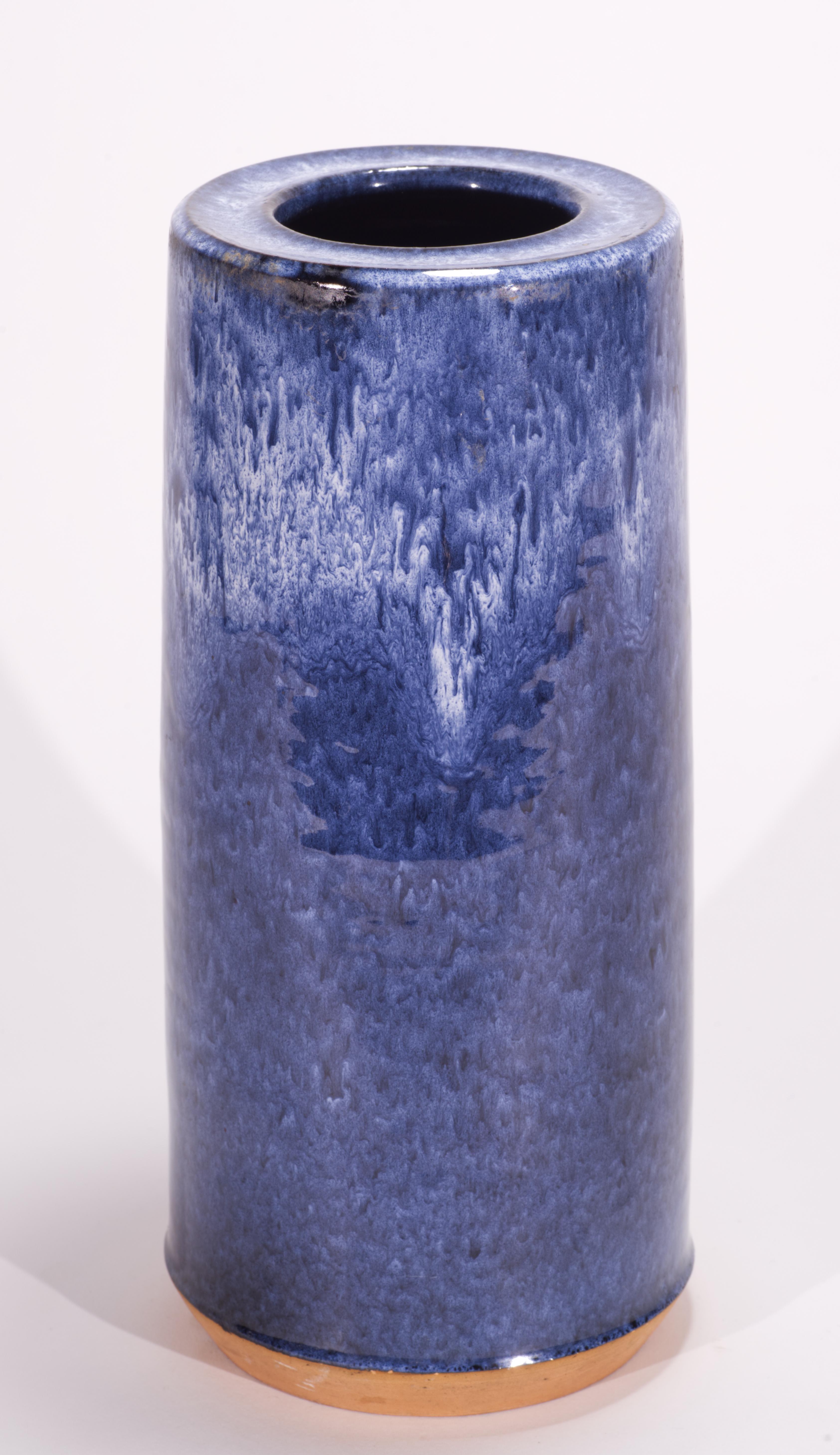 Smaltato Valholm Keramik Danimarca Vaso con smalto a goccia blu, The Modern Scandinavian Modern in vendita