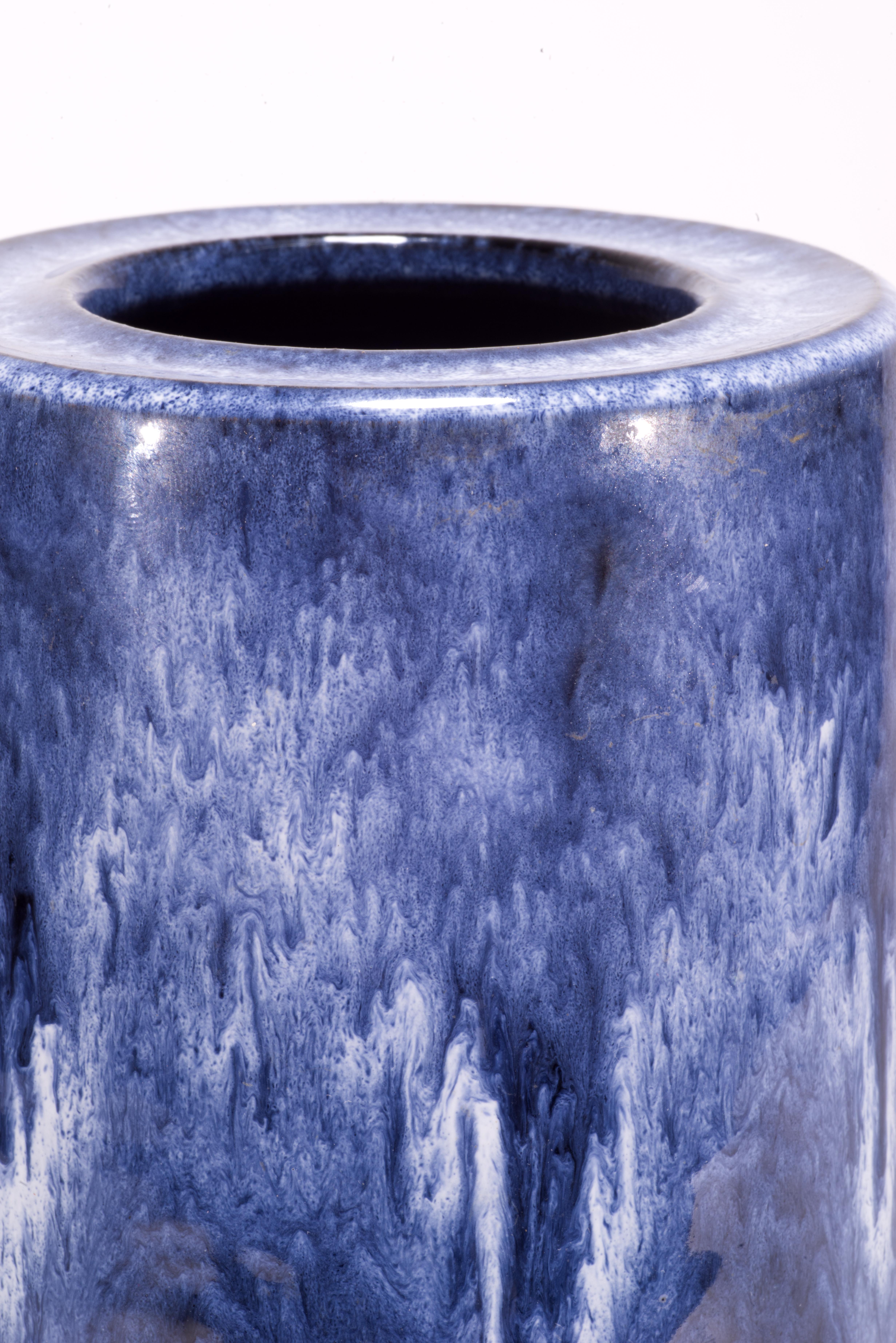 XX secolo Valholm Keramik Danimarca Vaso con smalto a goccia blu, The Modern Scandinavian Modern in vendita