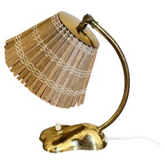 **La lampe de table en laitonValinte avec abat-jour à lattes Aspen**