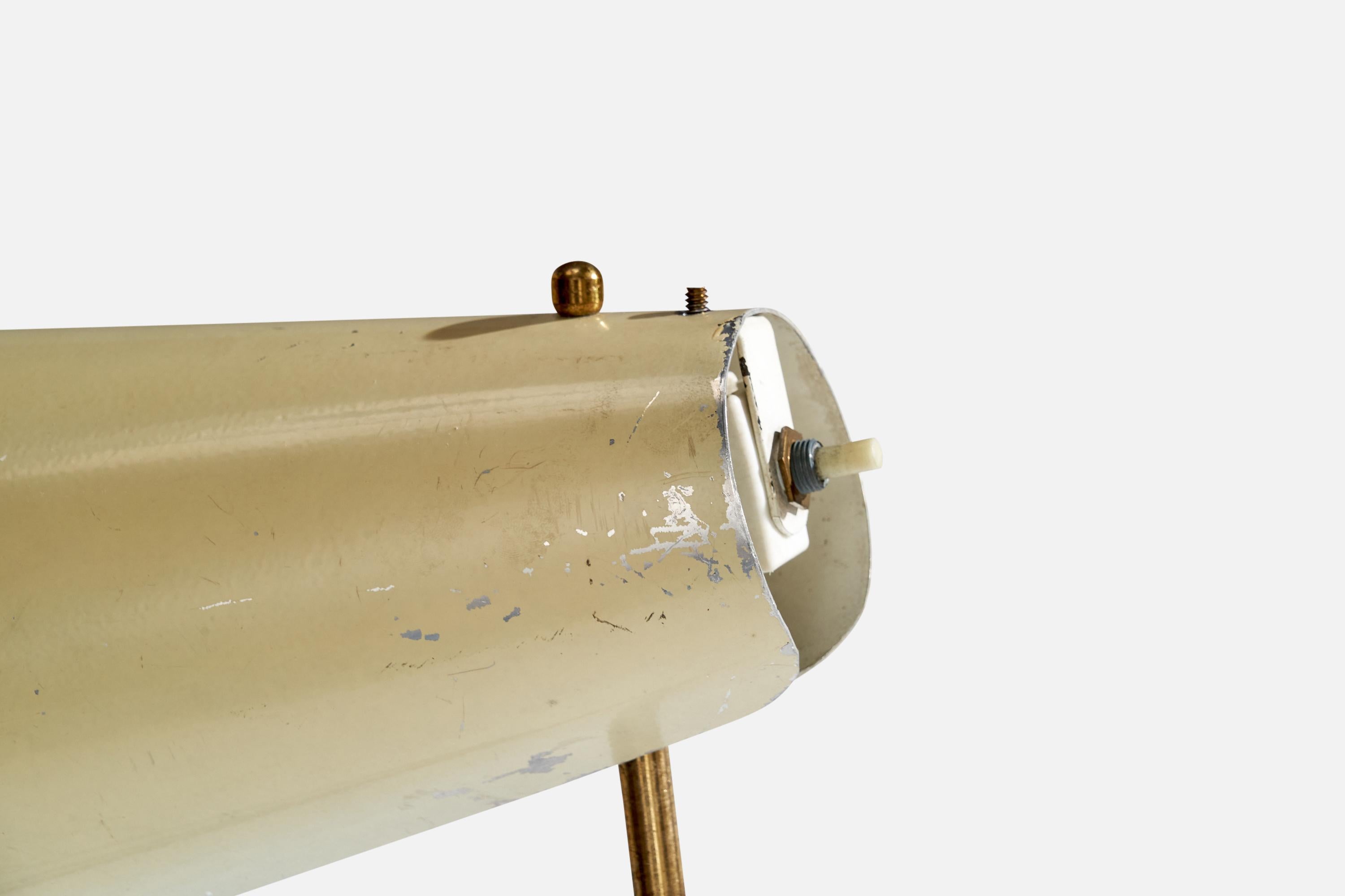 Metà XX secolo Valinte, lampada da tavolo, ottone, ferro, metallo, Finlandia, anni '50 in vendita