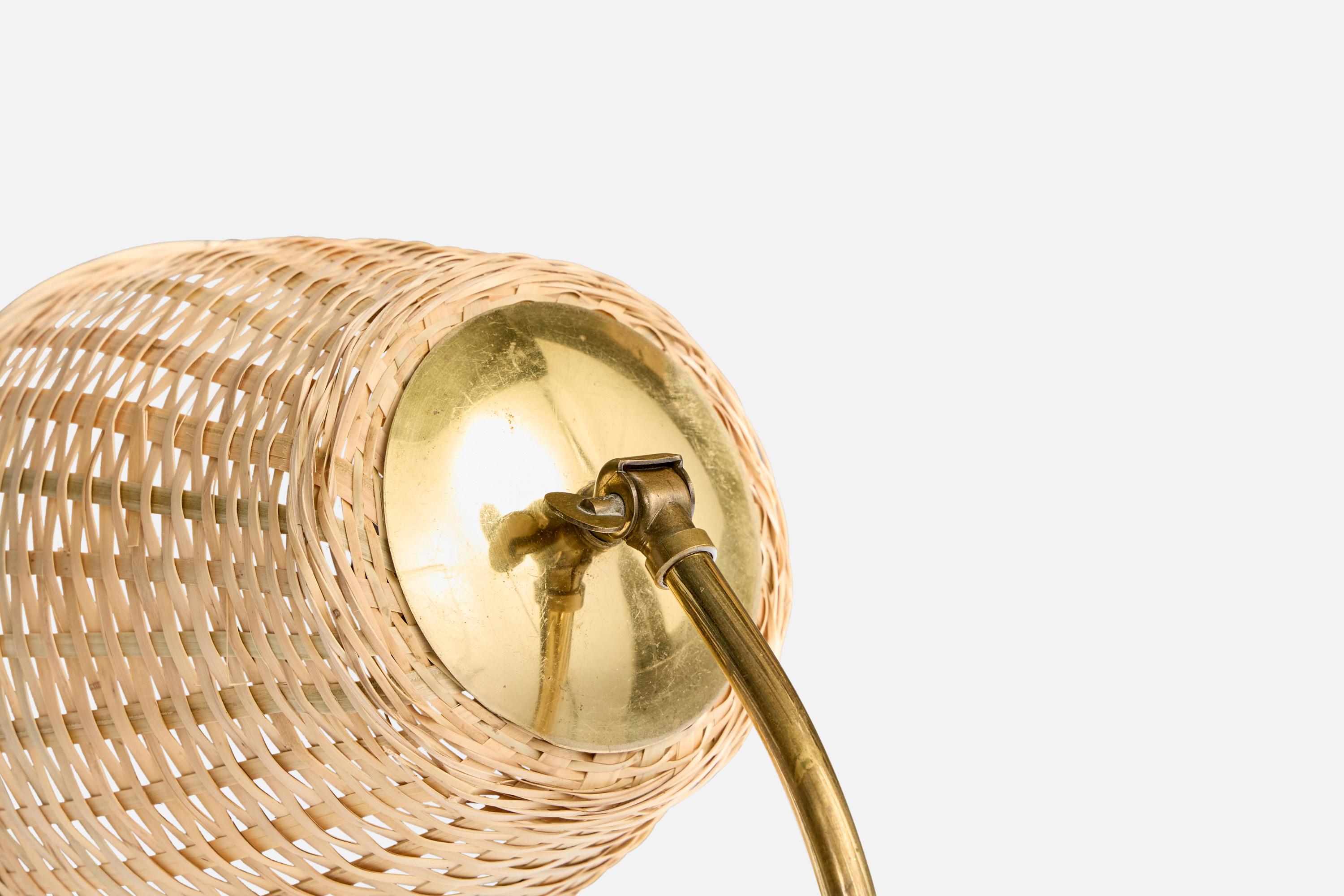 Valinte, Tischlampe, Messing, Rattan, Finnland, 1950er Jahre (Mitte des 20. Jahrhunderts) im Angebot