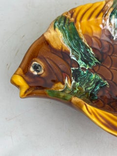 Vallauris - Plat à poisson en faïence majolique française, milieu du XXe siècle