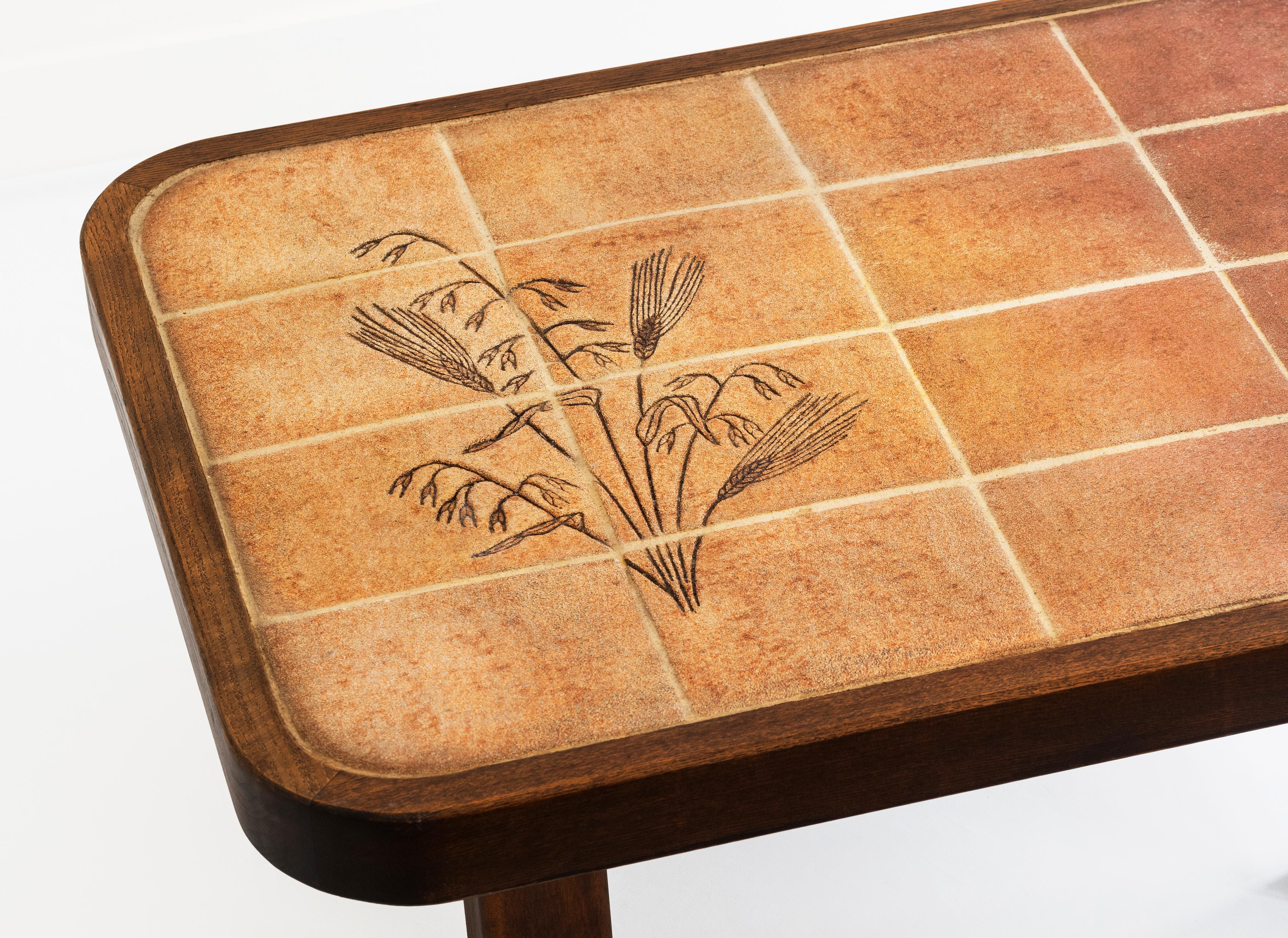 Français Vallauris / Barrois - Table centrale en bois et céramique du 20e siècle français en vente