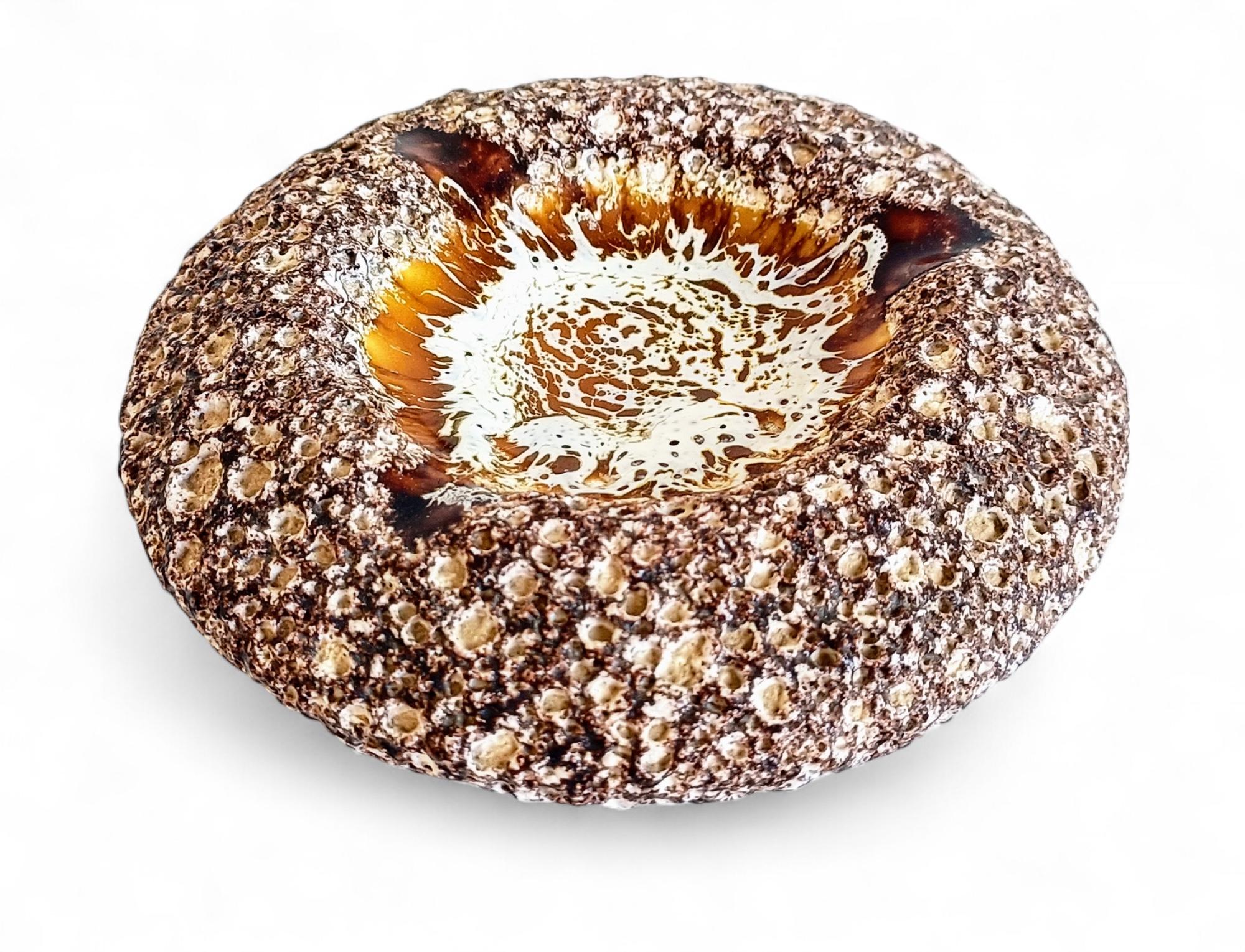 Vallauris Biomorphic Volcanic Glazed Ceramic Ashtray or Catch-Al, France, 1950s (Moderne der Mitte des Jahrhunderts) im Angebot