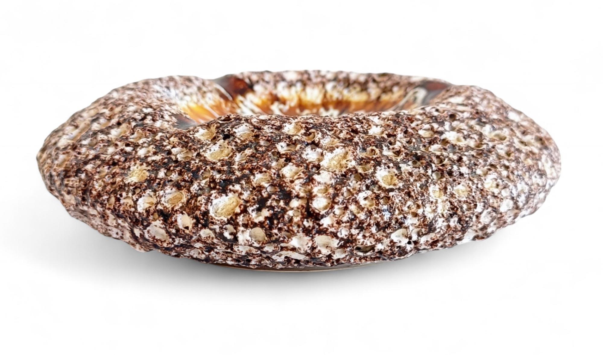 Vallauris Biomorphic Volcanic Glazed Ceramic Ashtray or Catch-Al, France, 1950s (20. Jahrhundert) im Angebot