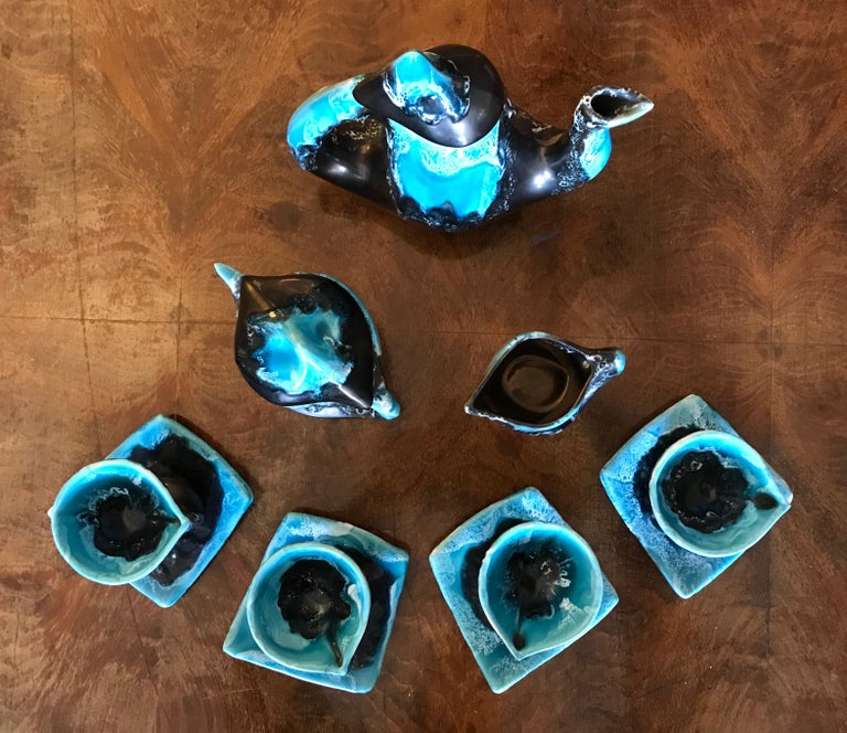 Creative French Mid-Century Modern coffee set signed by Vallauris presenting 7 pieces in a very good general condition.
Measures: 4 cups diameter 8-8.5cm height 7 cm
4 saucers 11 cm x W 11.5 cm
Jar H 26 cm x W 24 cm x 9.5 cm and its top
Milk jar