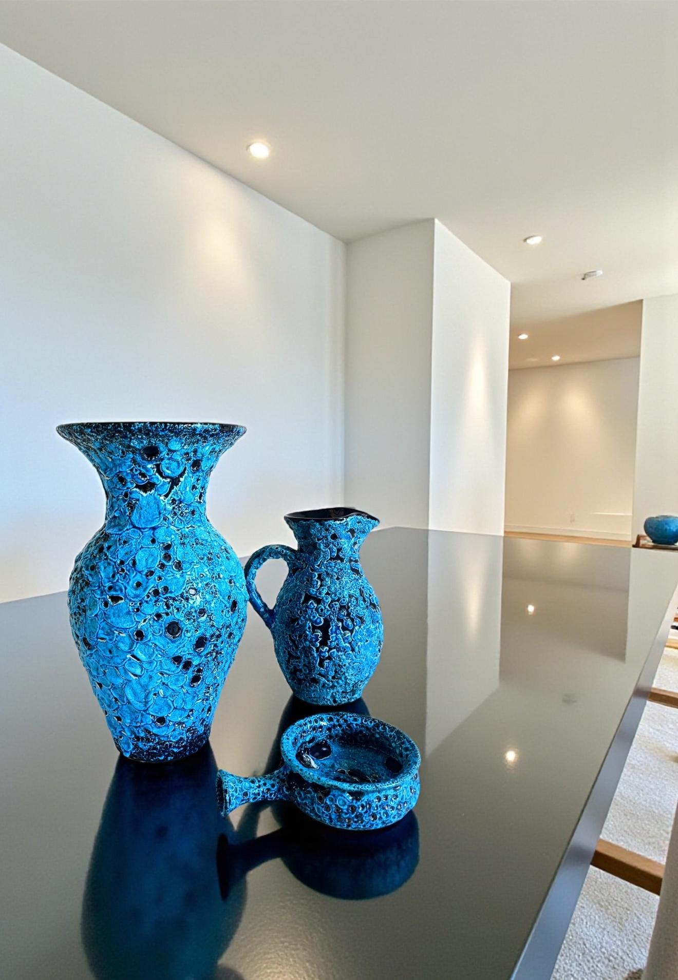 Vase en céramique bleue Vallauris par Charles Cart ¨Emaux des Glaciers¨, France, années 1960 en vente 4