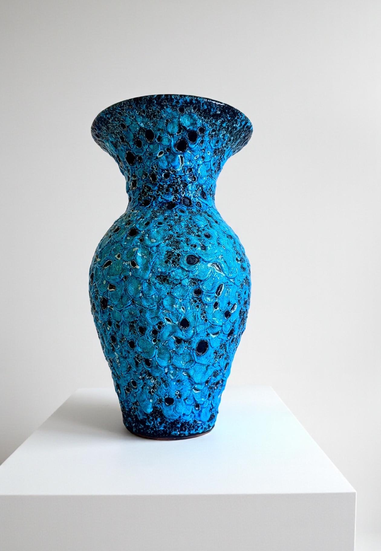 Français Vase en céramique bleue Vallauris par Charles Cart ¨Emaux des Glaciers¨, France, années 1960 en vente