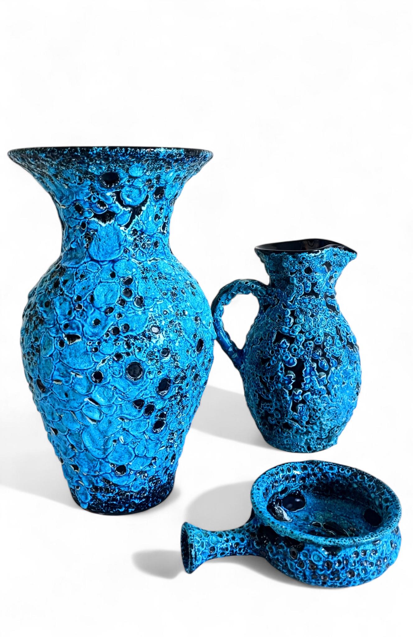 Vernissé Vase en céramique bleue Vallauris par Charles Cart ¨Emaux des Glaciers¨, France, années 1960 en vente