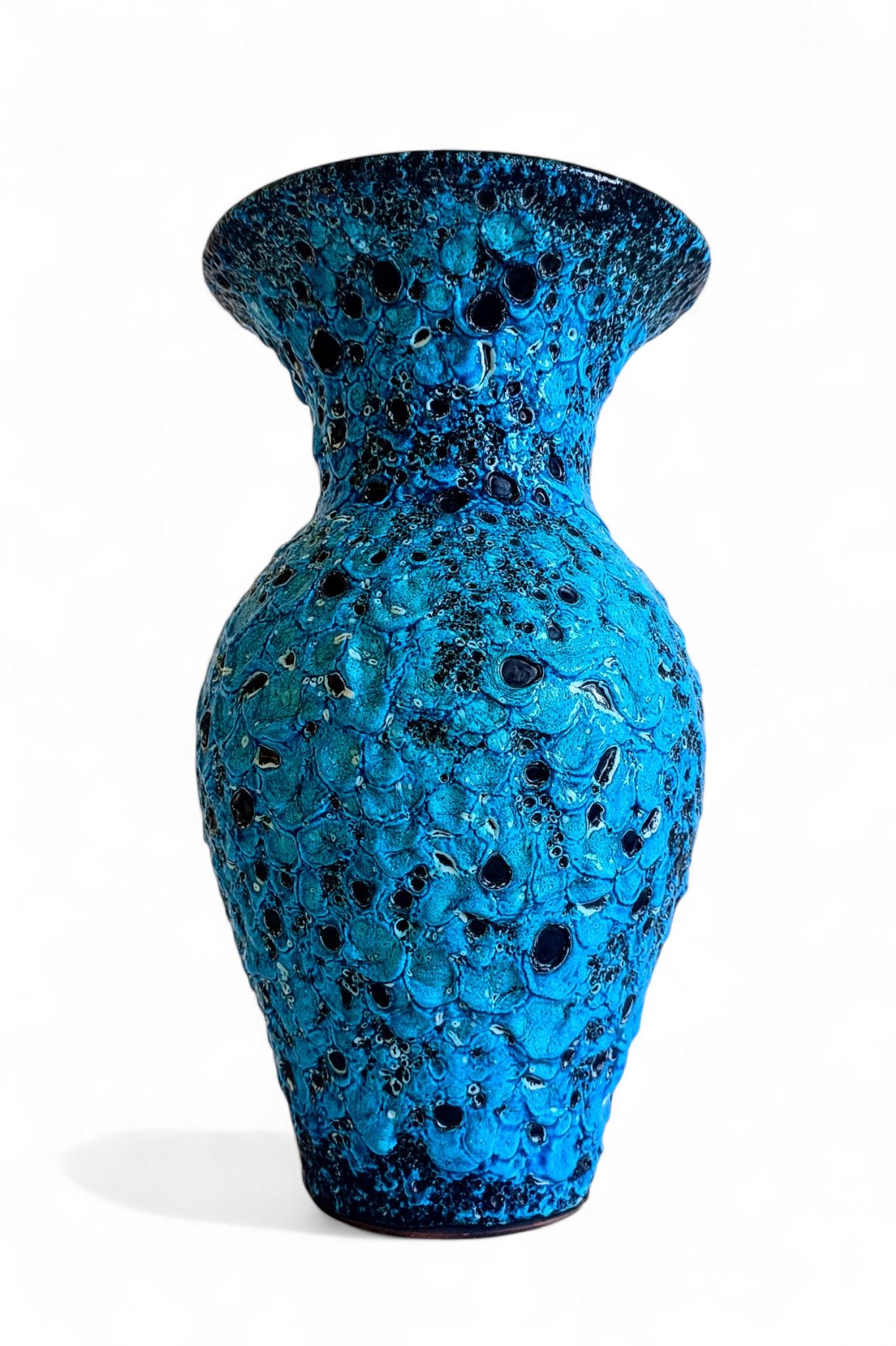 Milieu du XXe siècle Vase en céramique bleue Vallauris par Charles Cart ¨Emaux des Glaciers¨, France, années 1960 en vente
